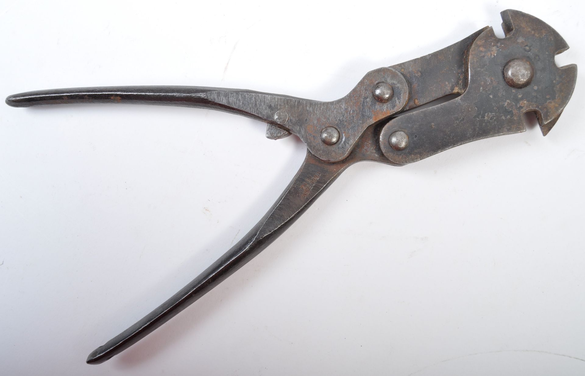 WWI FIRST WORLD WAR BRITISH PAIR OF BARBED WIRE CUTTERS