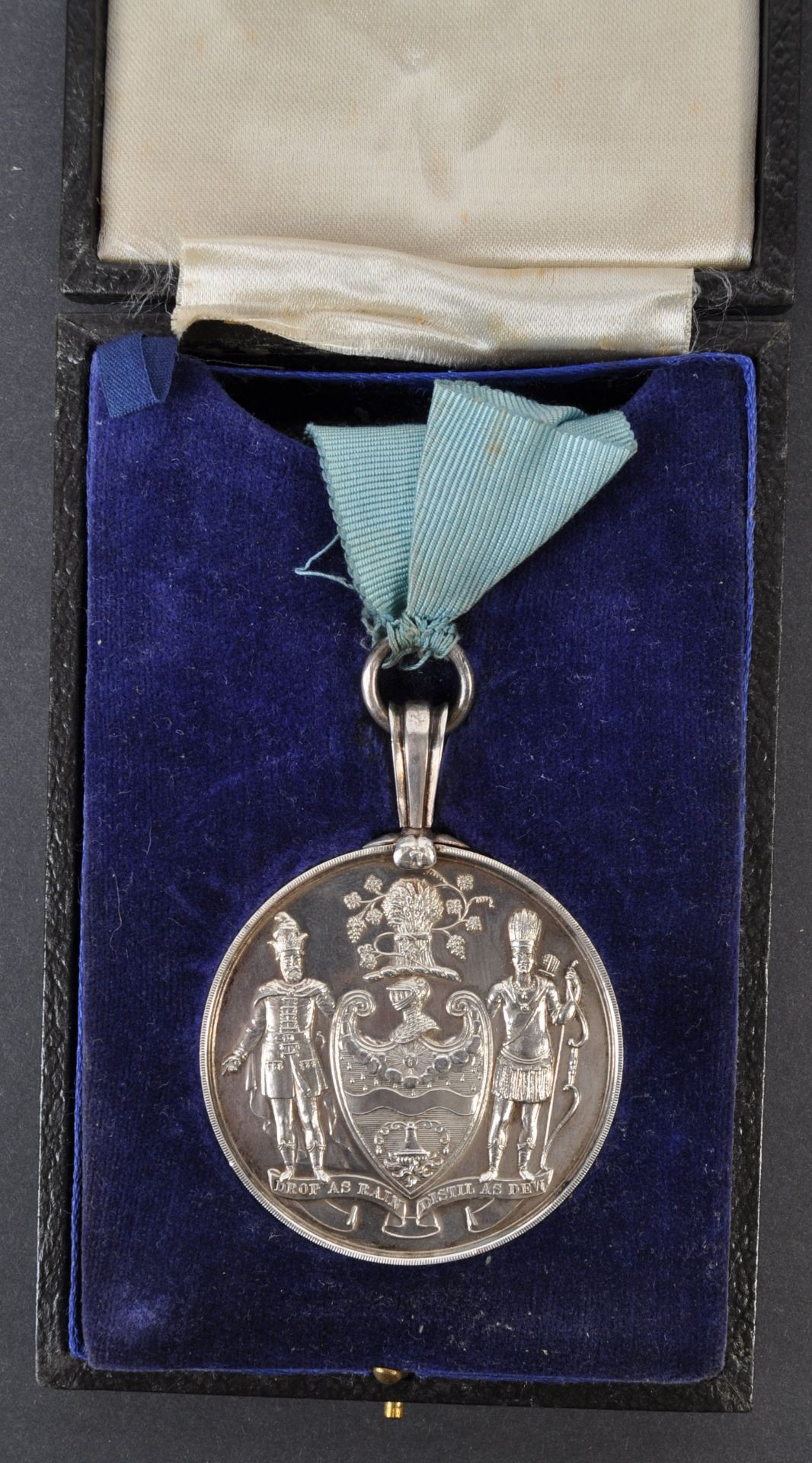 COLLECTION OF ANTIQUE MEDALLIONS - 1945 WORSHIPFUL COMPANY OF DISTILLERS - Image 4 of 4