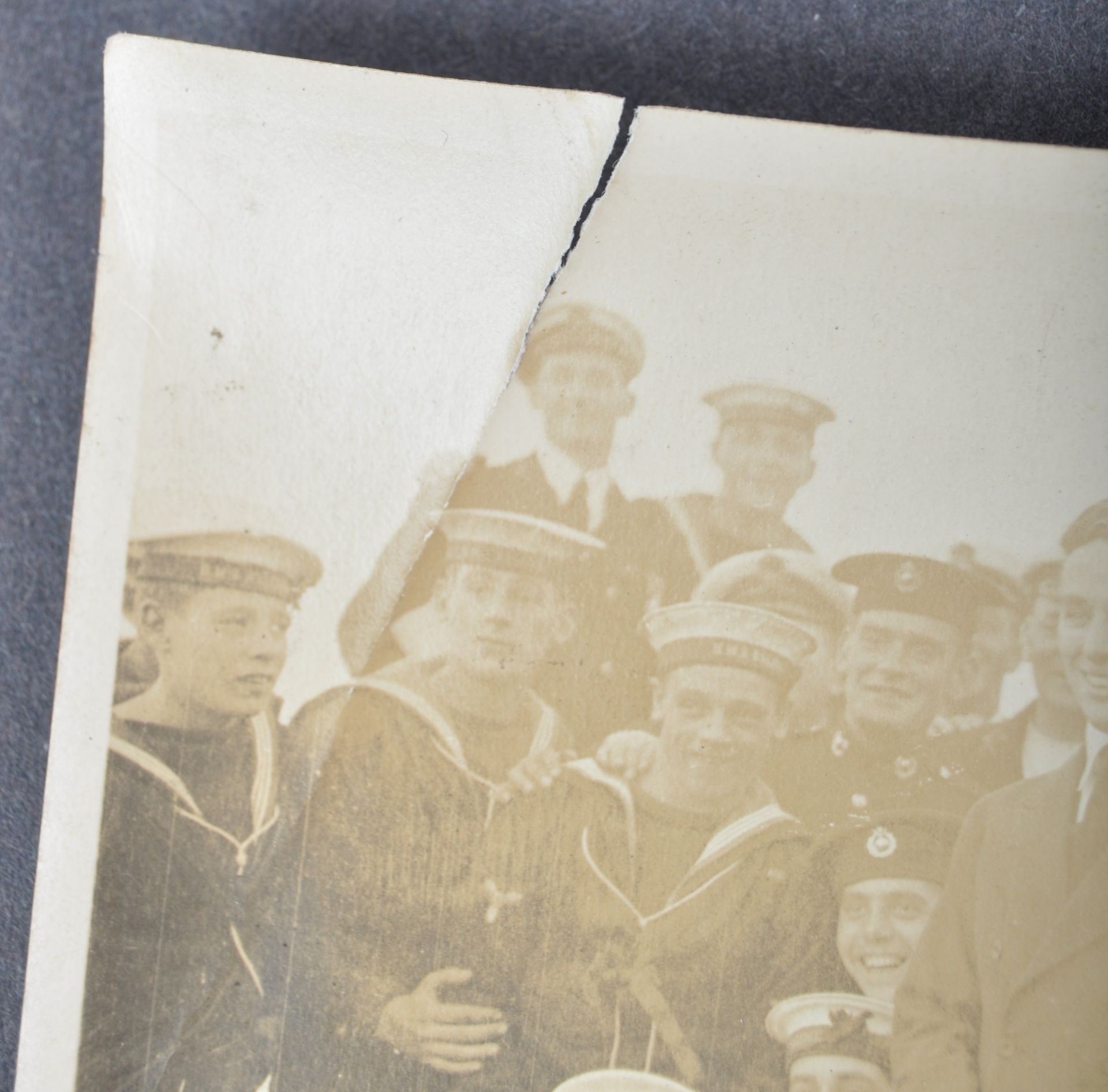 PHOTO OF CHARLIE CHAPLIN VISITING TROOPS ON THE WESTERN FRONT - Bild 2 aus 4