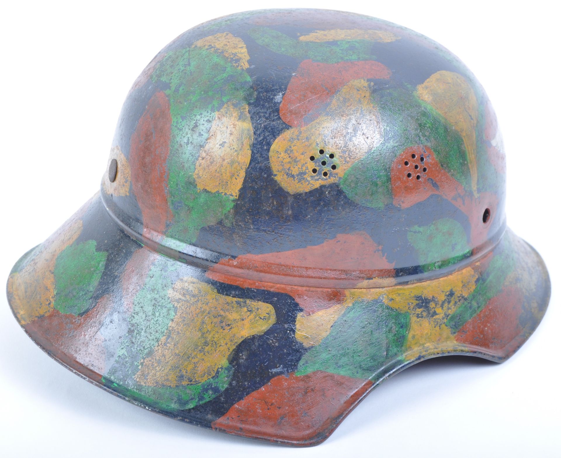 WWII NAZI THIRD REICH GERMAN LUFTSCHUTZ HELMET IN CAMOUFLAGE - Bild 3 aus 5