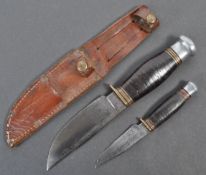 WILLIAM RODGERS HUNTING / FIGHTING KNIFE WITH LEATHER SCABBARD