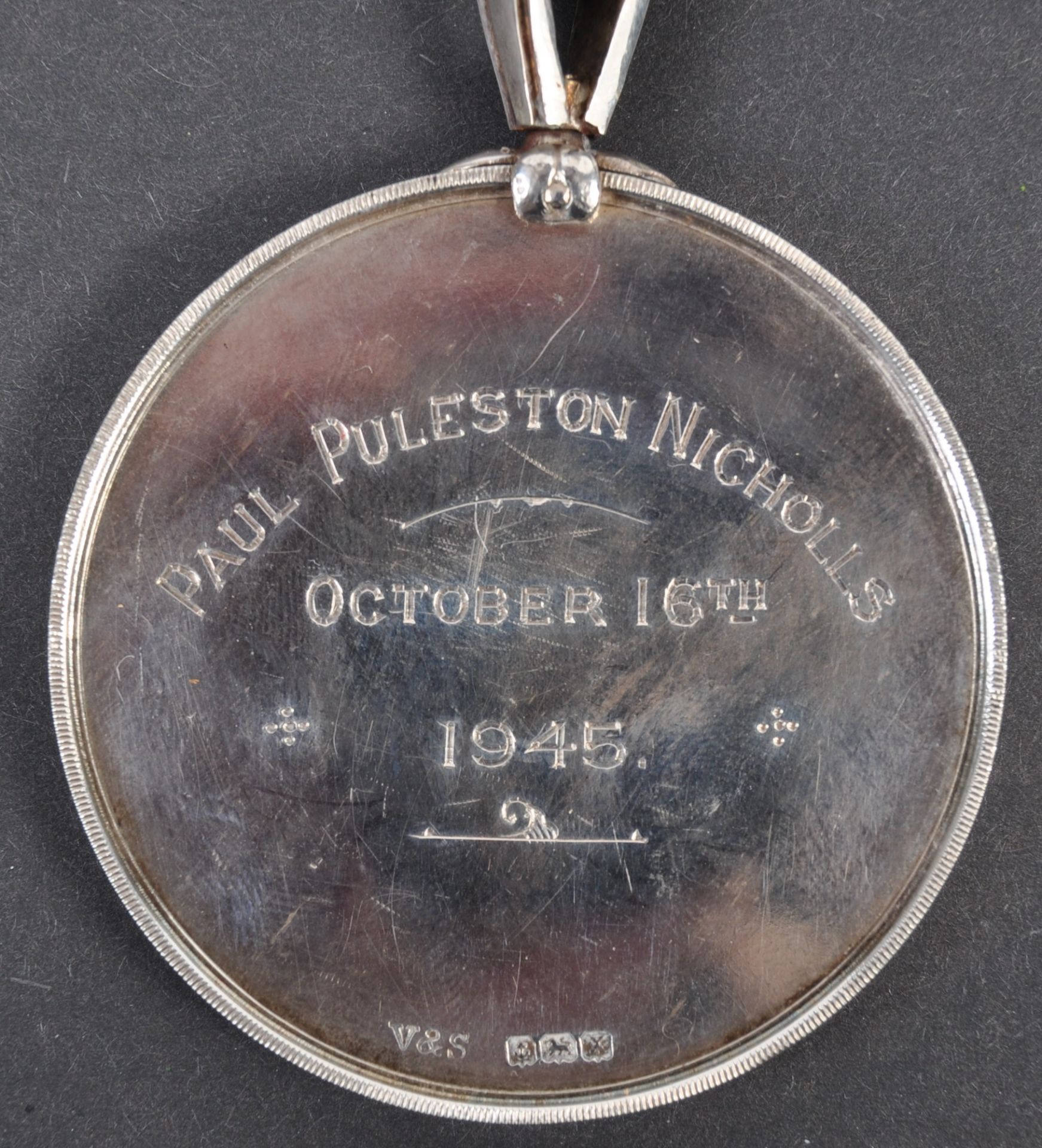 COLLECTION OF ANTIQUE MEDALLIONS - 1945 WORSHIPFUL COMPANY OF DISTILLERS - Image 3 of 4