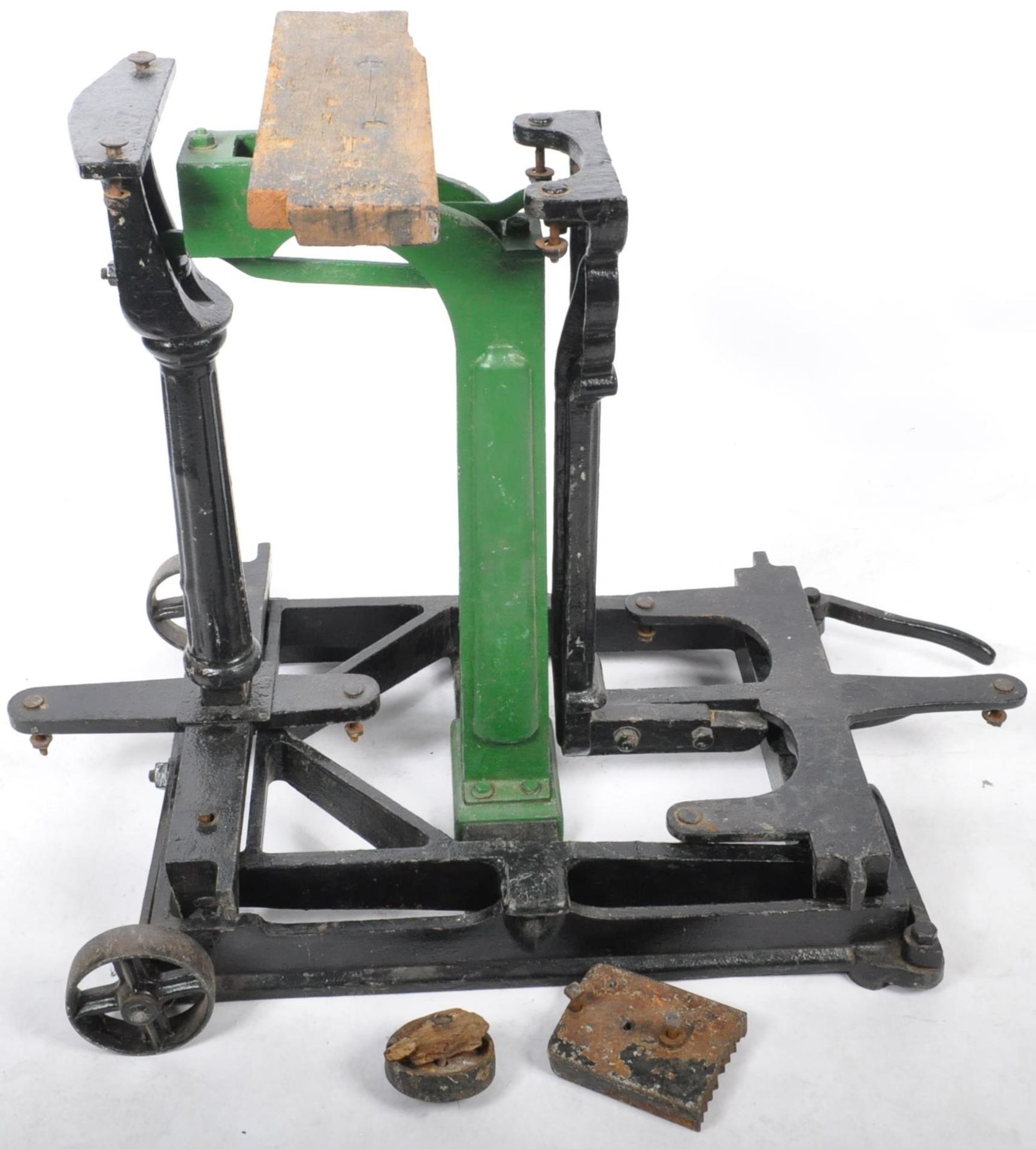 BRISTOL PORT HEAVY CAST IRON CUSTOMS & EXCISE WEIGHING SCALES - Image 2 of 6