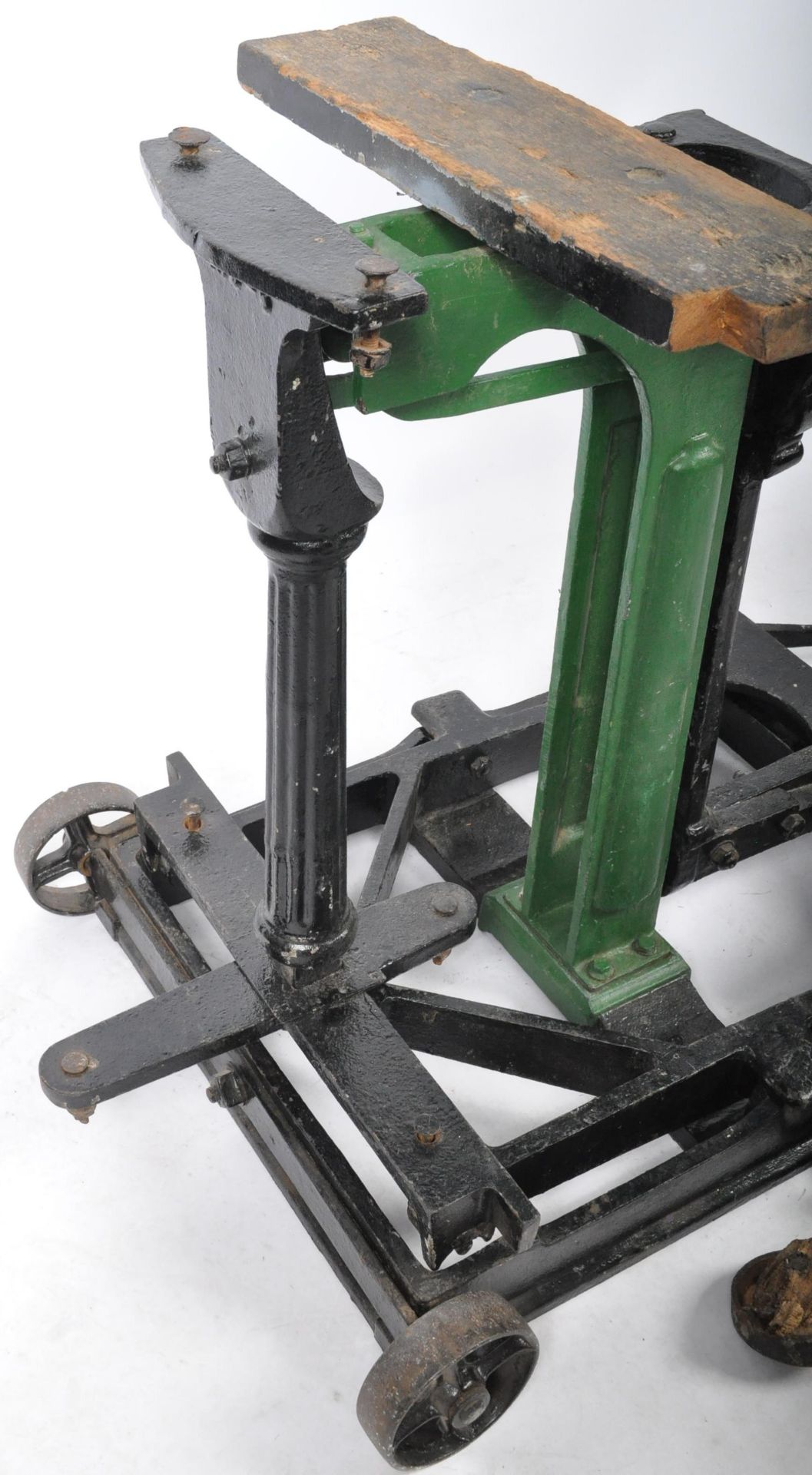BRISTOL PORT HEAVY CAST IRON CUSTOMS & EXCISE WEIGHING SCALES - Image 3 of 6