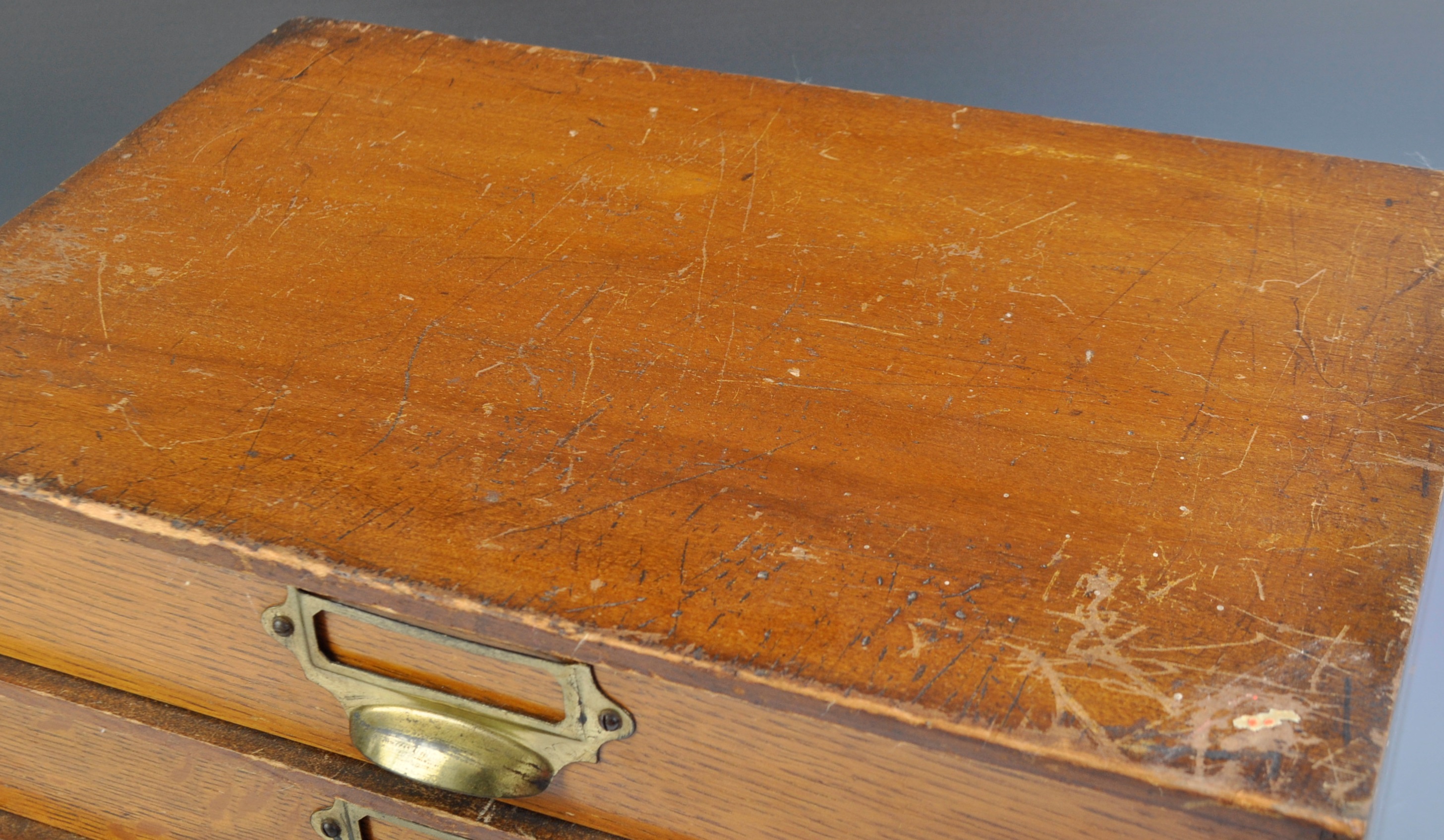 EARLY 20TH CENTURY OAK DESKTOP FILLING CABINET / CHEST OF DRAWERS - Image 3 of 8