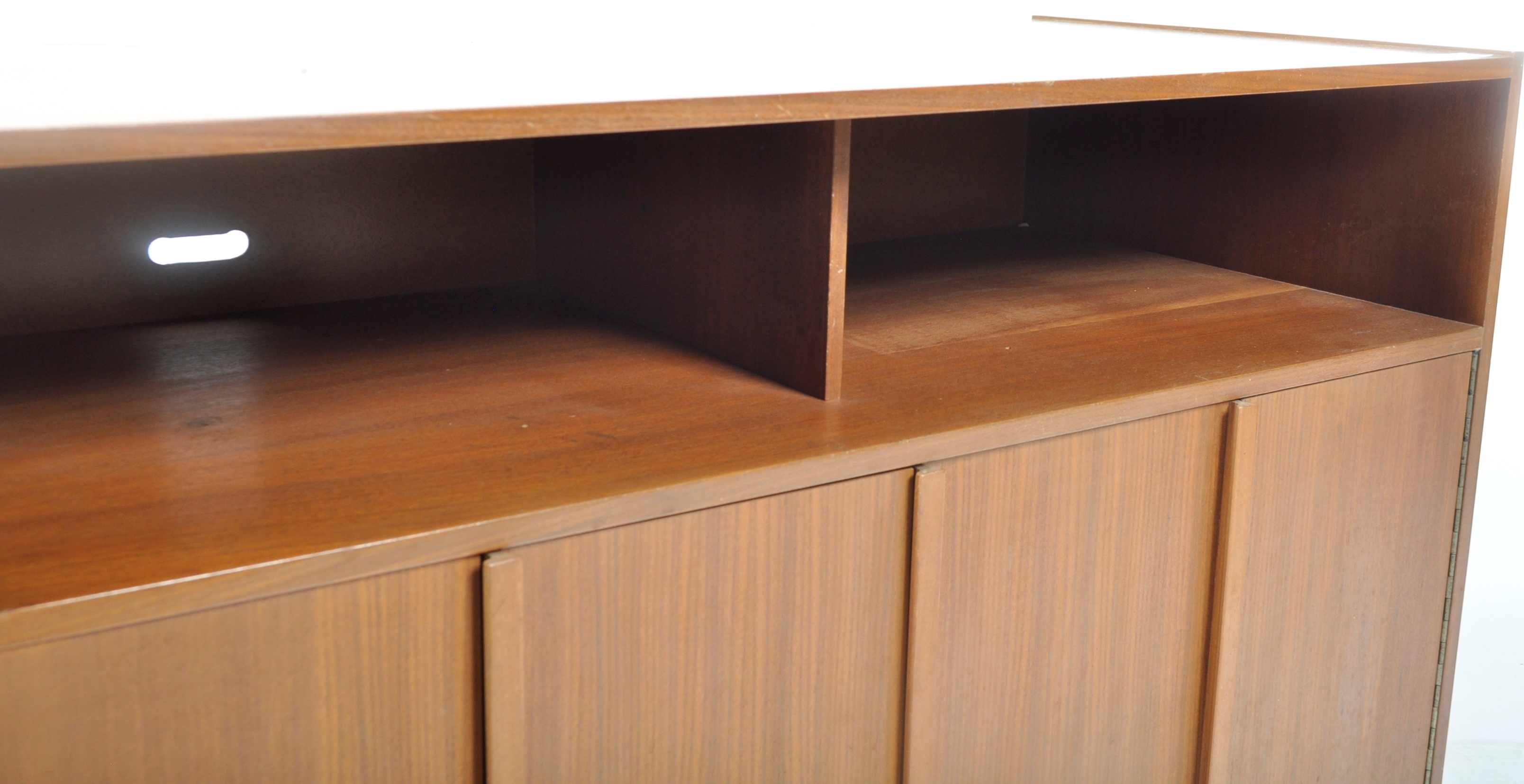 RETRO 1960'S TEAK WOOD VINYL RECORD PLAYER CABINET - Image 4 of 5