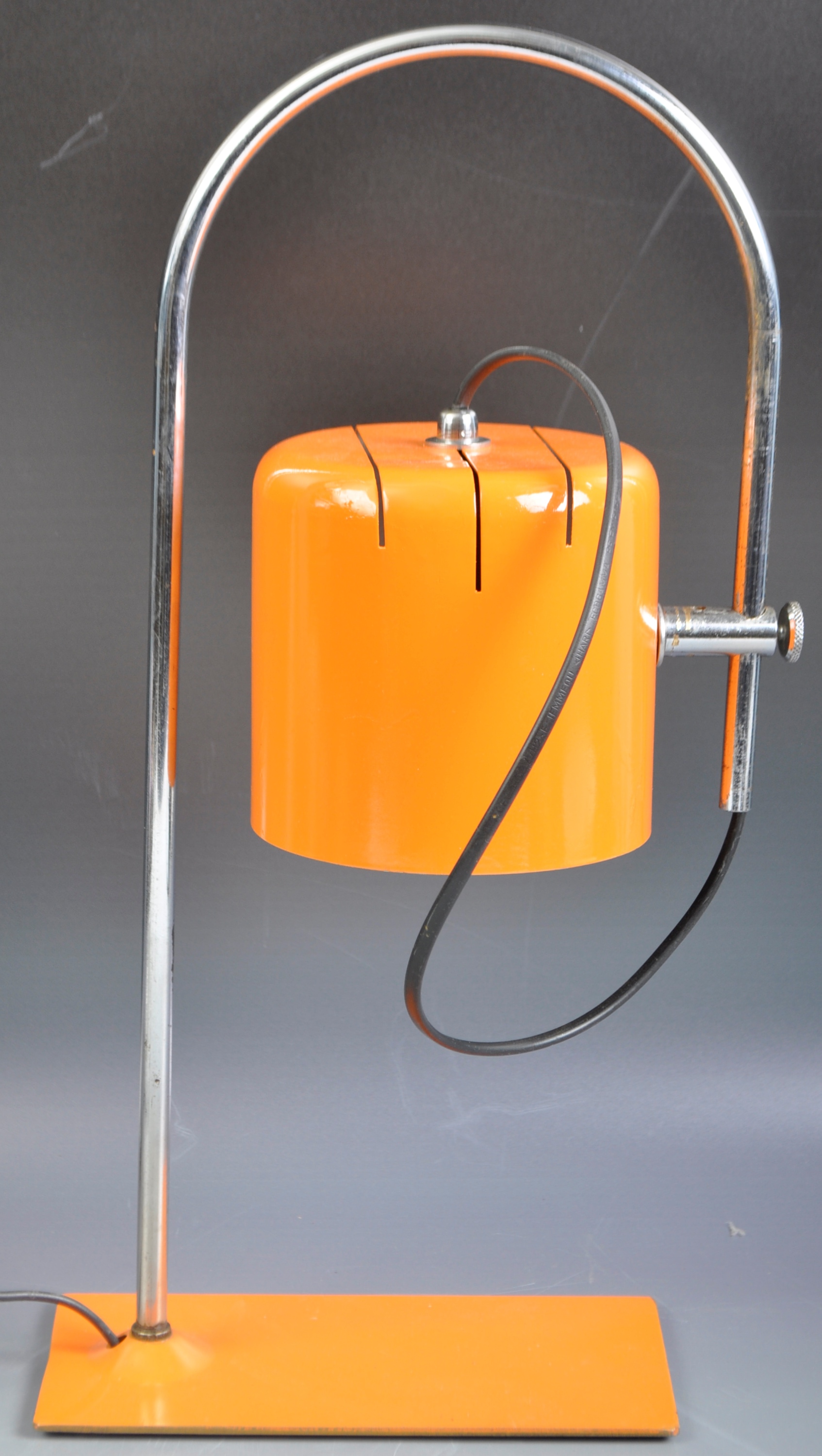 VINTAGE 1970S JOE COLOMBO STYLE ORANGE DESK WORK LAMP - Image 5 of 6