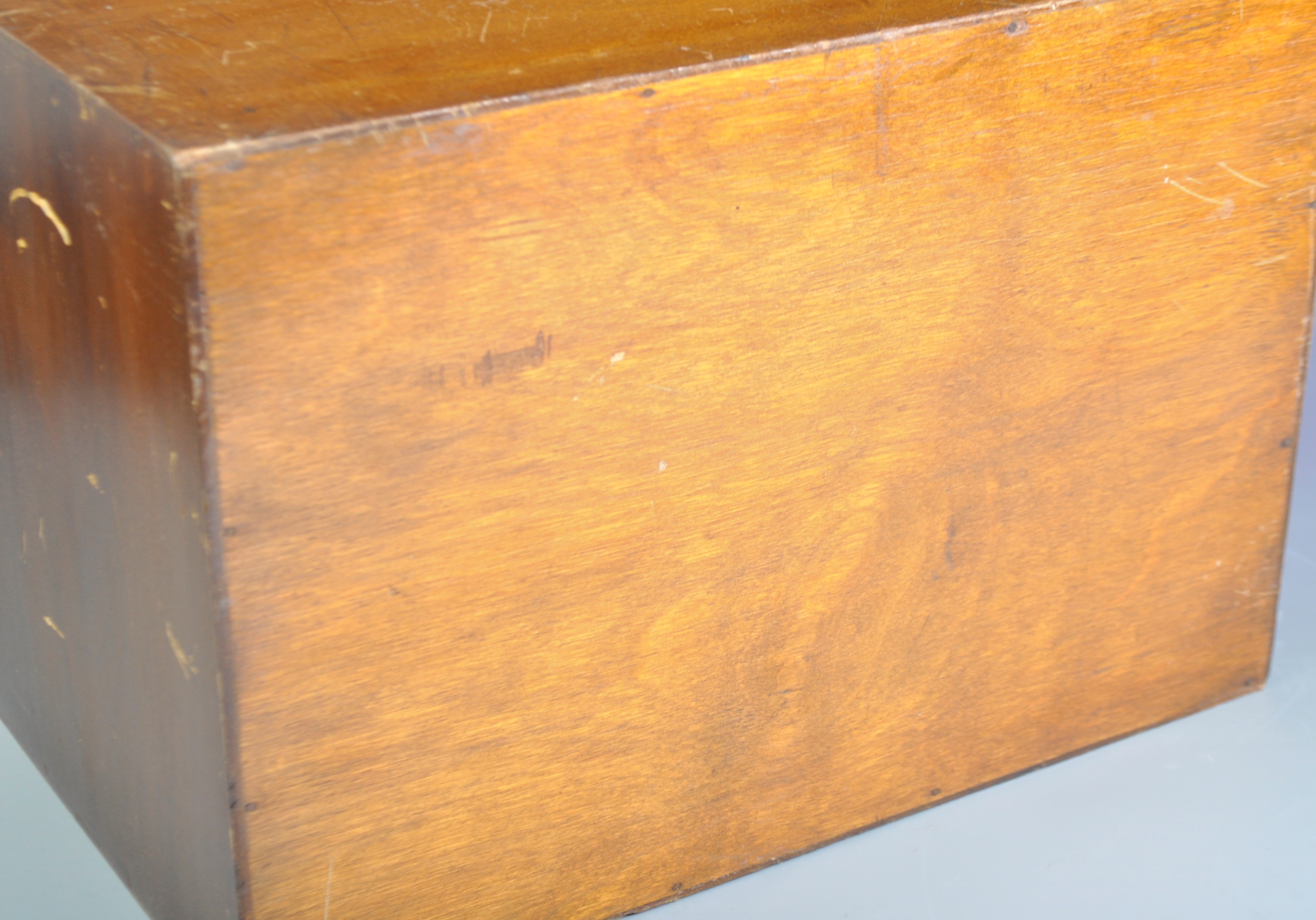 EARLY 20TH CENTURY OAK DESKTOP FILLING CABINET / CHEST OF DRAWERS - Image 8 of 8