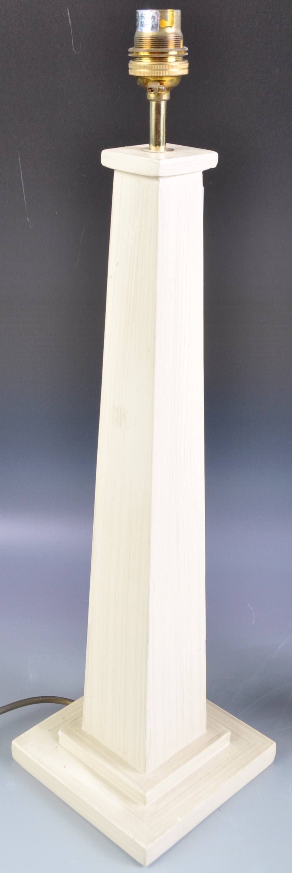 PAIR OF CONTEMPORARY TAPERING WOODEN COLUMN TABLE LAMPS - Image 4 of 7
