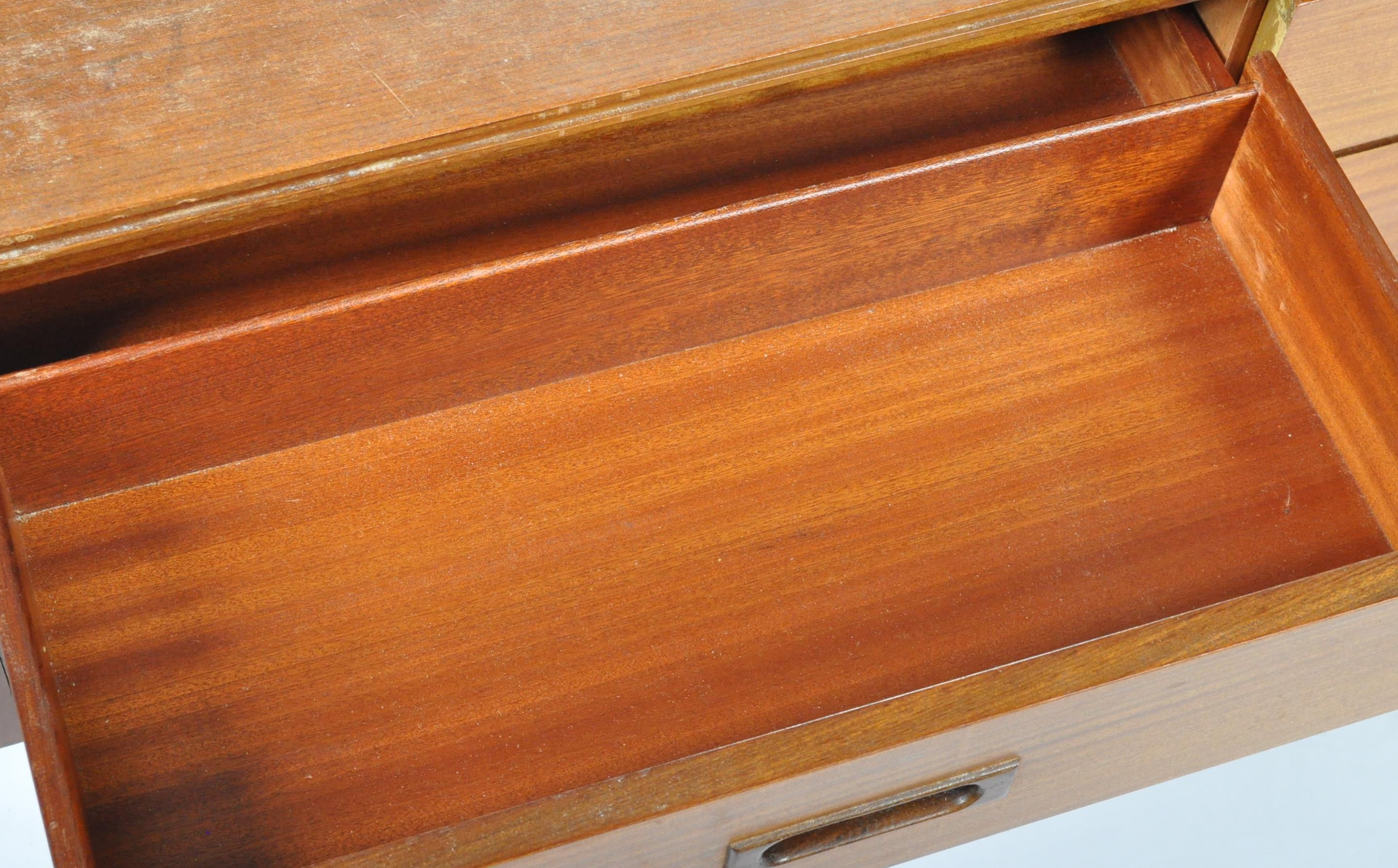 UNUSUAL RETRO TEAK WOOD MIRROR BACK SIDEBOARD - Image 5 of 5