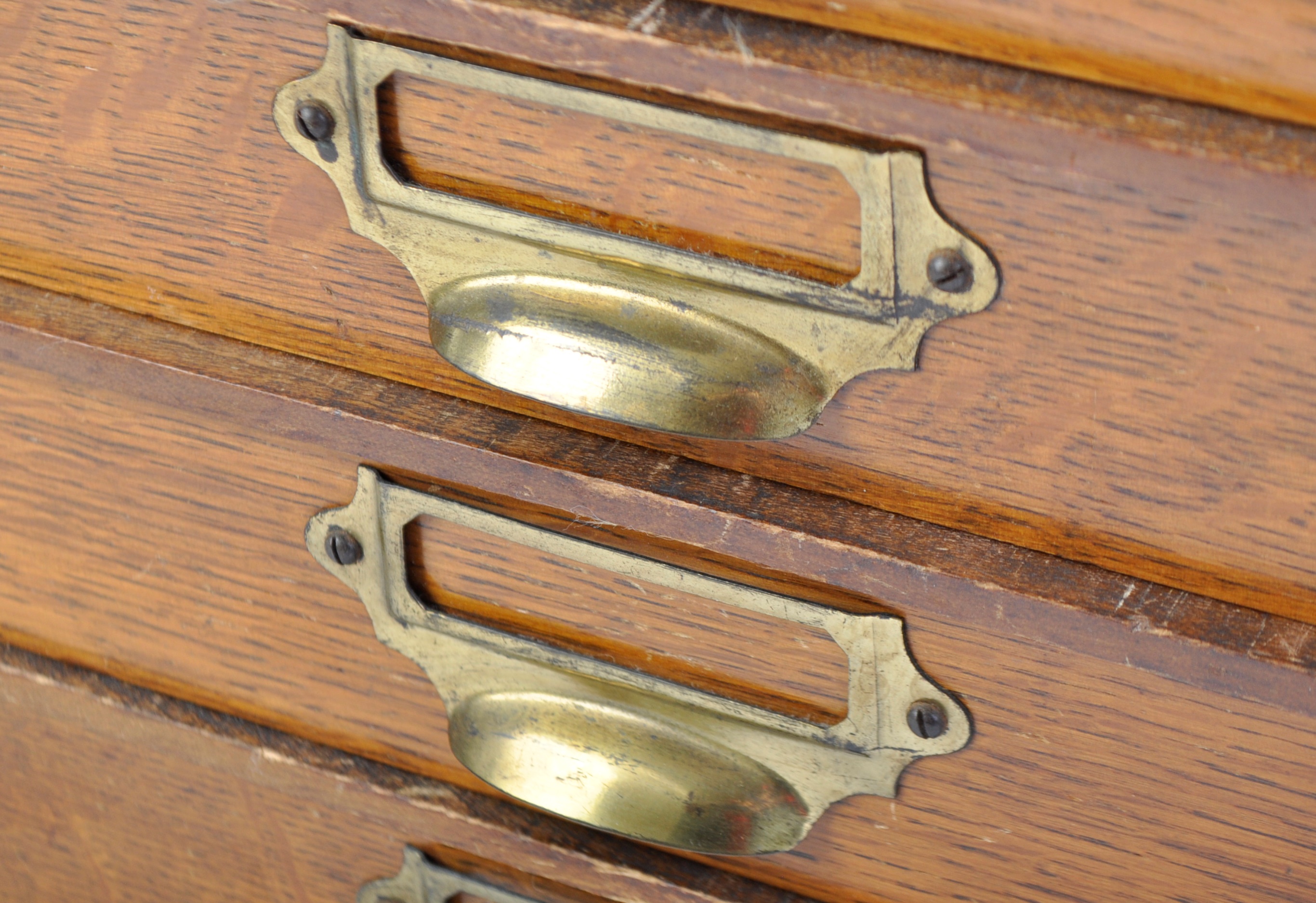 EARLY 20TH CENTURY OAK DESKTOP FILLING CABINET / CHEST OF DRAWERS - Image 4 of 8