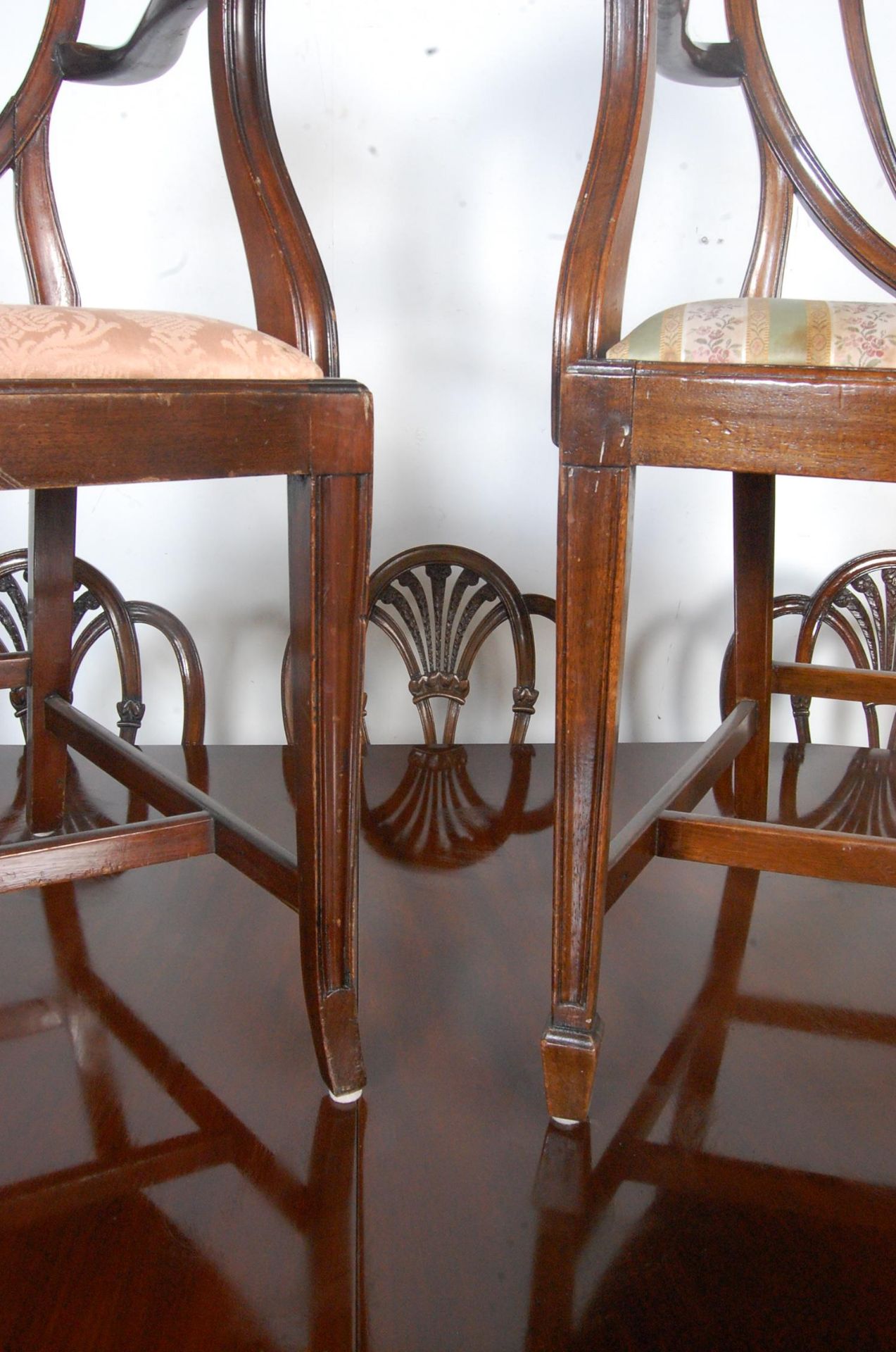 SET OF 12 DINING CHAIRS AND PEDESTAL DINNG TABLE PART HARRODS - Image 3 of 17