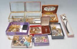 COLLECTION OF VINTAGE 20TH CENTURY COSTUME JEWELLERY