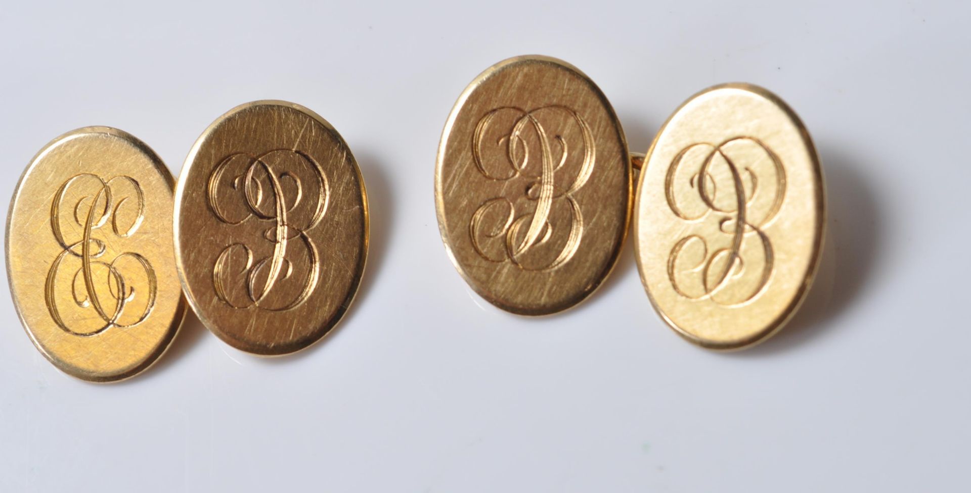 PAIR OF 18CT GOLD CUFFLINKS - Image 3 of 6