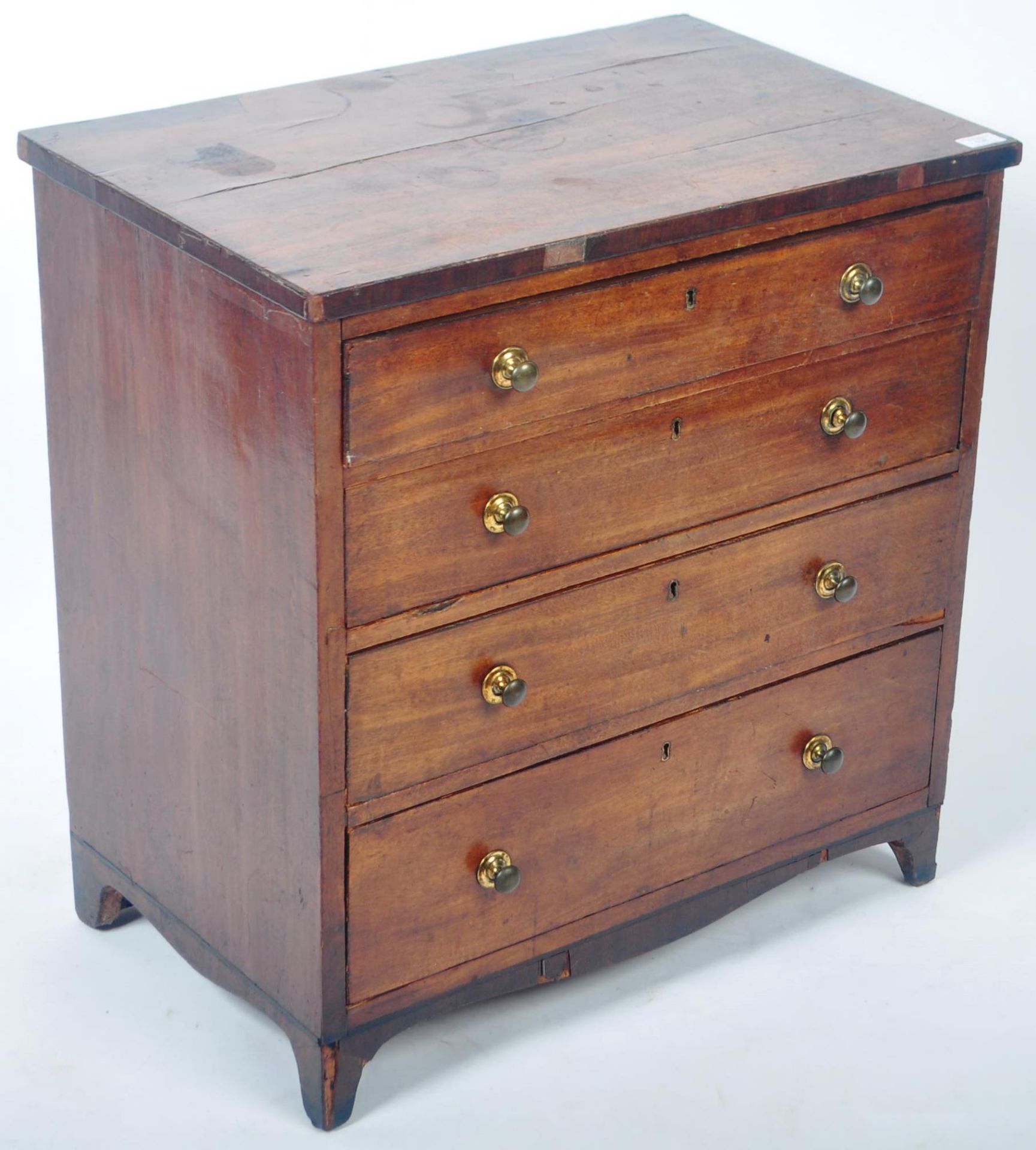 GEORGIAN MAHOGANY BACHELORS CHEST OF FOUR DRAWERS - Image 2 of 7