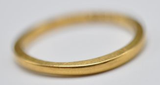 MID CENTURY 22CT GOLD BAND RING