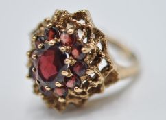 9CT GOLD AND RED STONE CLUSTER RING