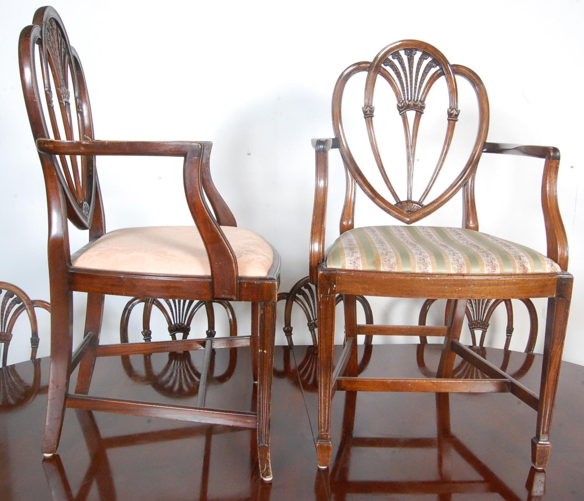 SET OF 12 DINING CHAIRS AND PEDESTAL DINNG TABLE PART HARRODS - Image 4 of 17