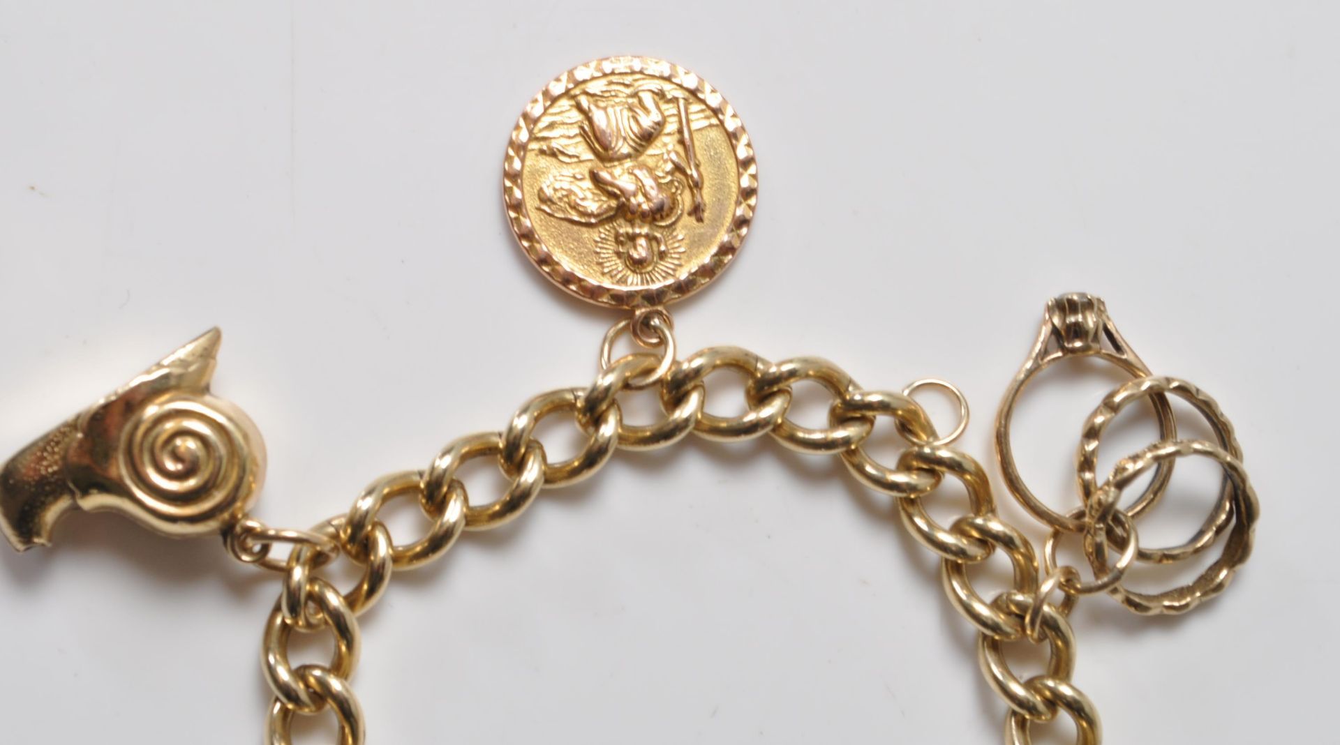 HALLMARKED 9CT GOLD CHARM BRACELET - Image 2 of 8