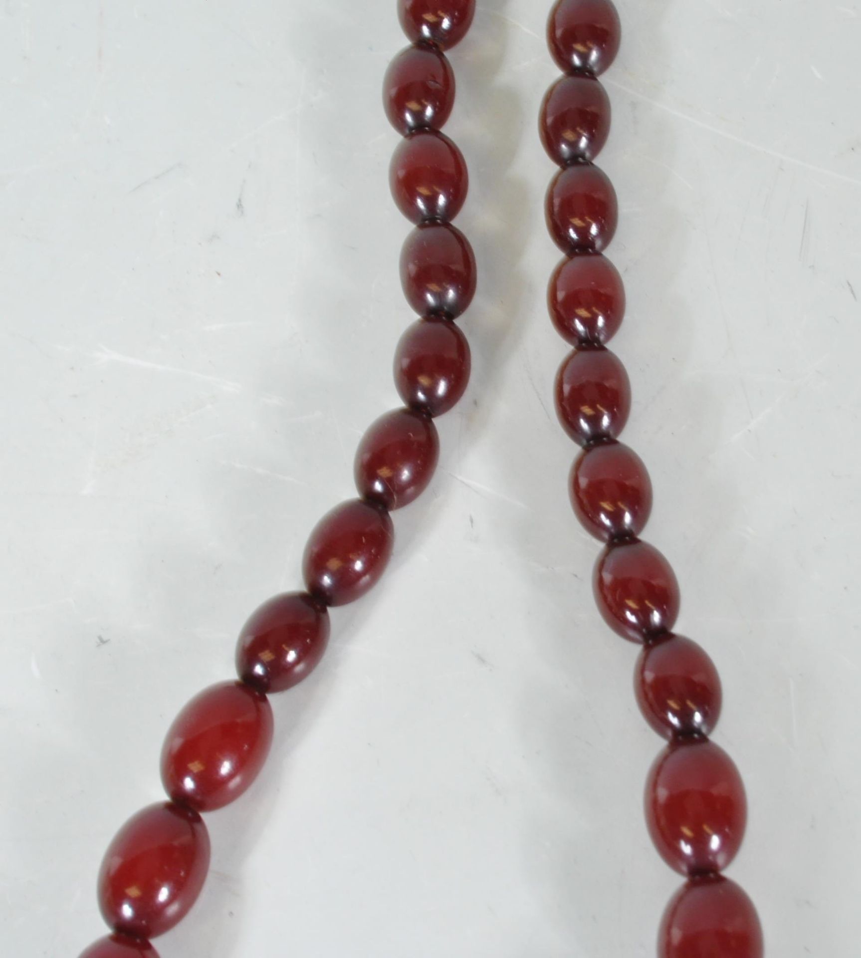 An early 20th Century cherry bakelite necklace con - Image 4 of 7