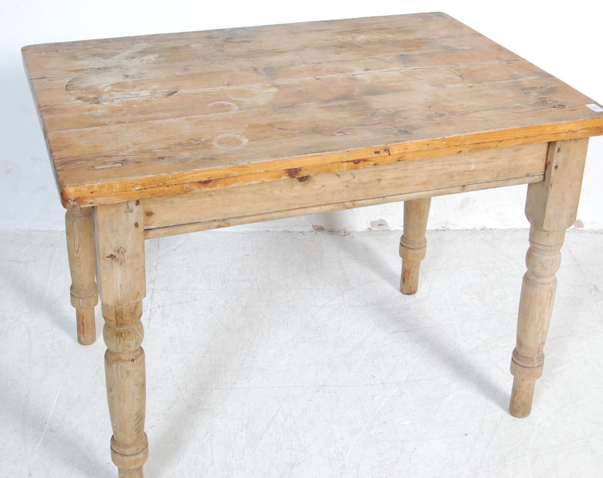 VICTORIAN 19TH CENTURY COUNTRY PINE DINING TABLE - Image 2 of 5