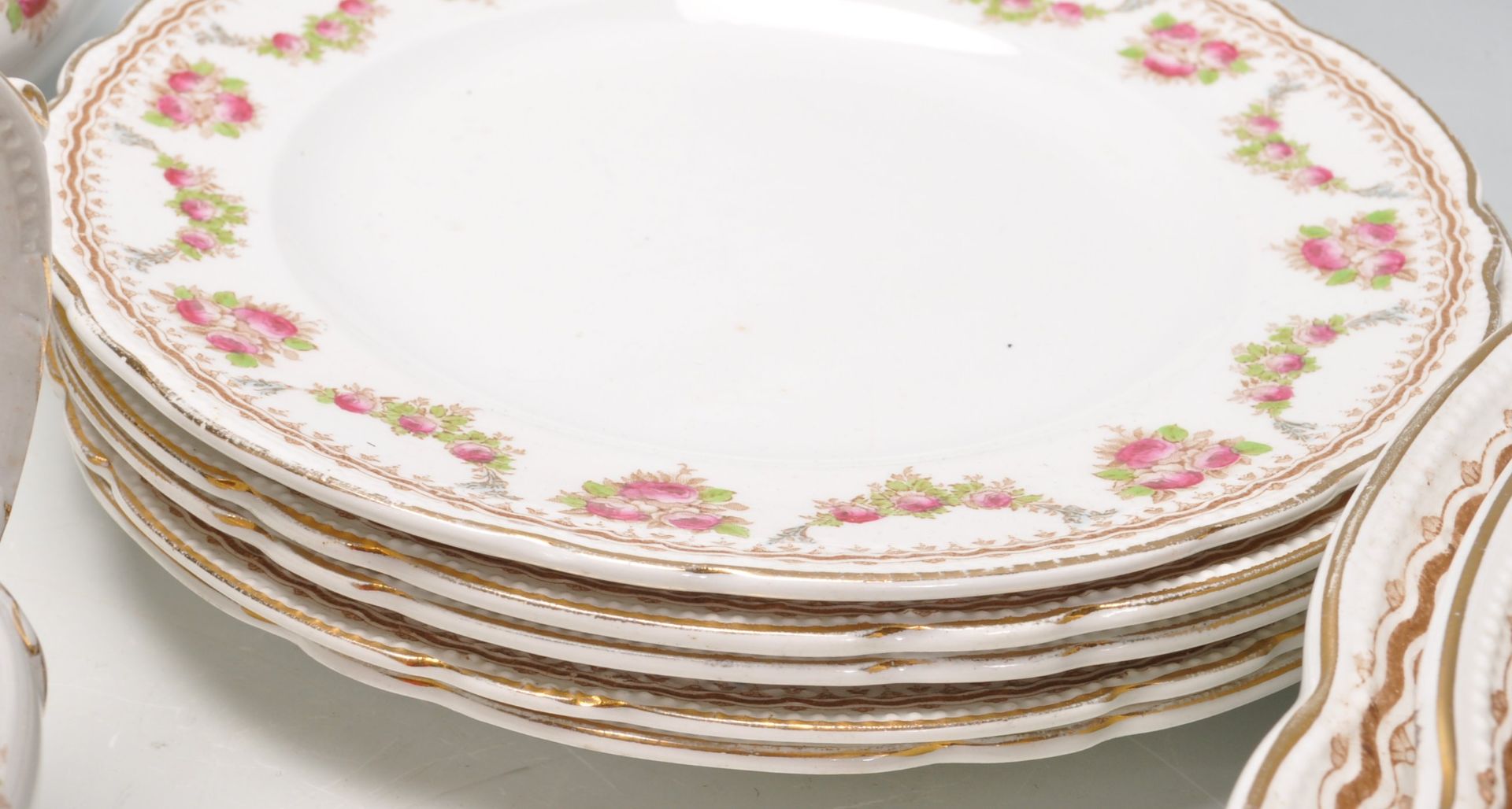 ANTIQUE VICTORIAN 19TH CENTURY DINNER SERVICE - Image 10 of 13