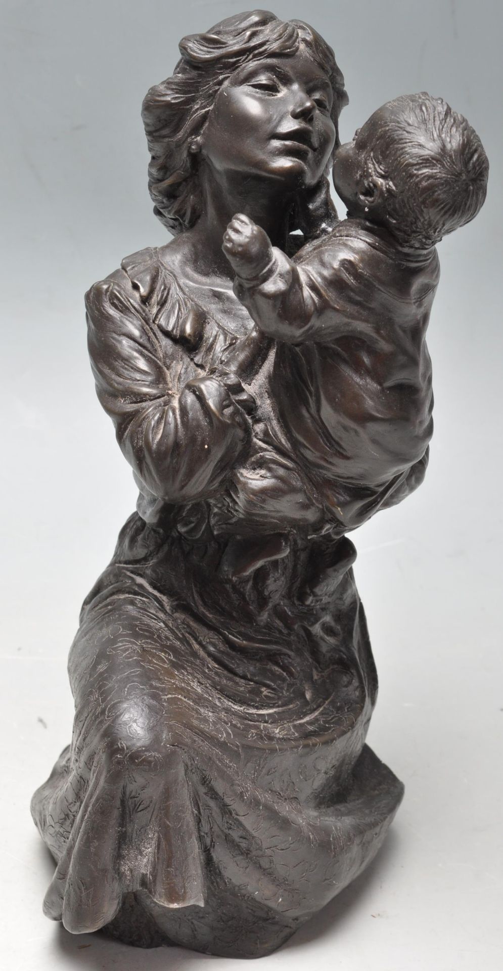 20TH CENTURY ANTIQUE STYLE BRONZED RESIN FIGURE OF - Image 4 of 8
