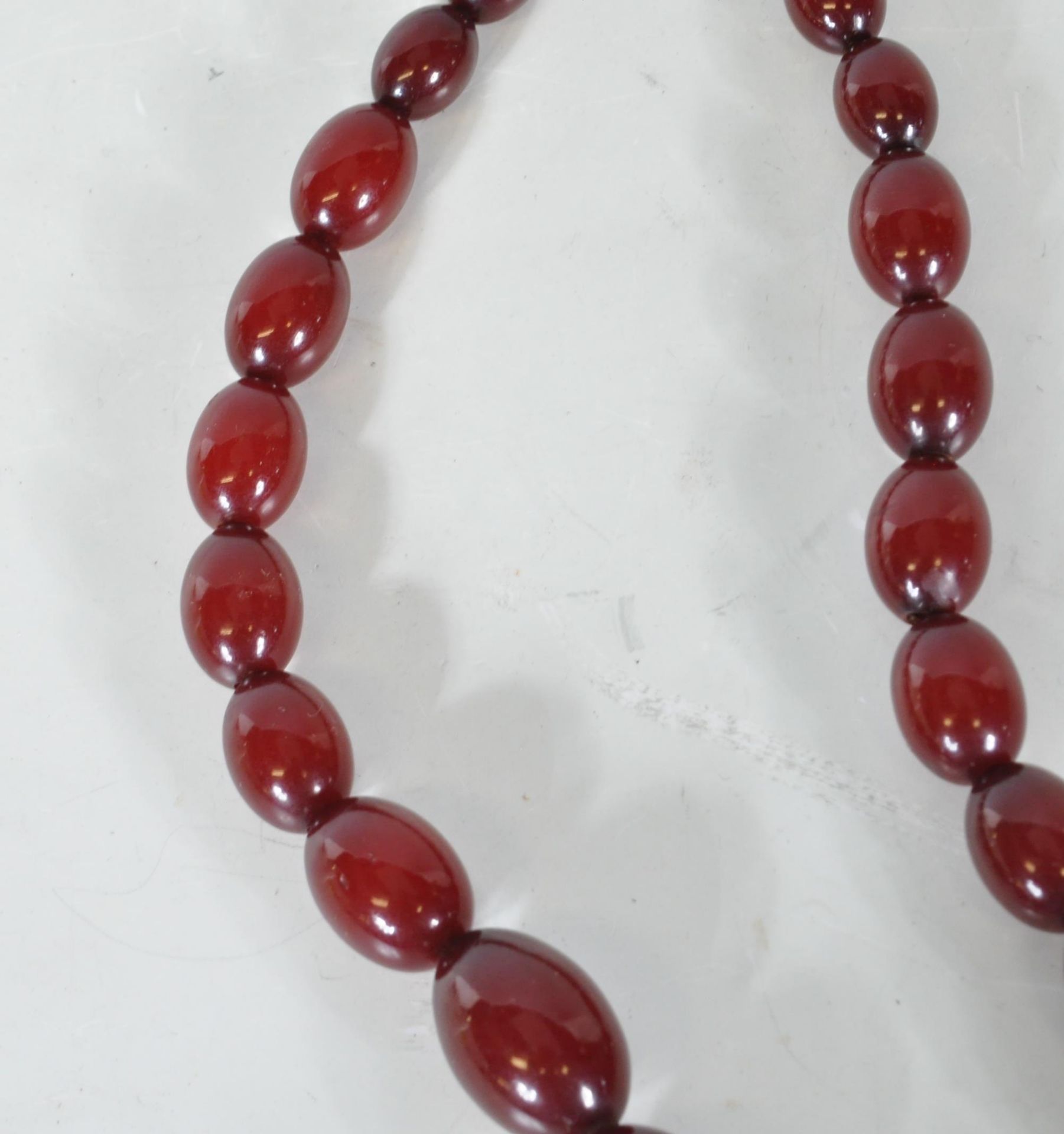 An early 20th Century cherry bakelite necklace con - Image 3 of 7