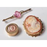THREE PIECES OF 9CT GOLD JEWELLERY INCLUDING CAMEO BROOCH
