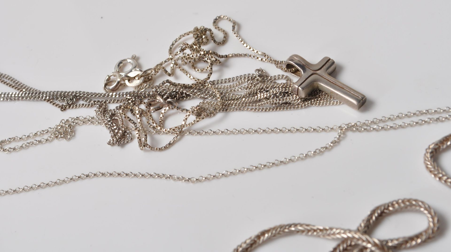 COLLECTION OF STAMPED 925 SILVER CHAIN NECKLACES AND PENDANTS. - Image 8 of 12