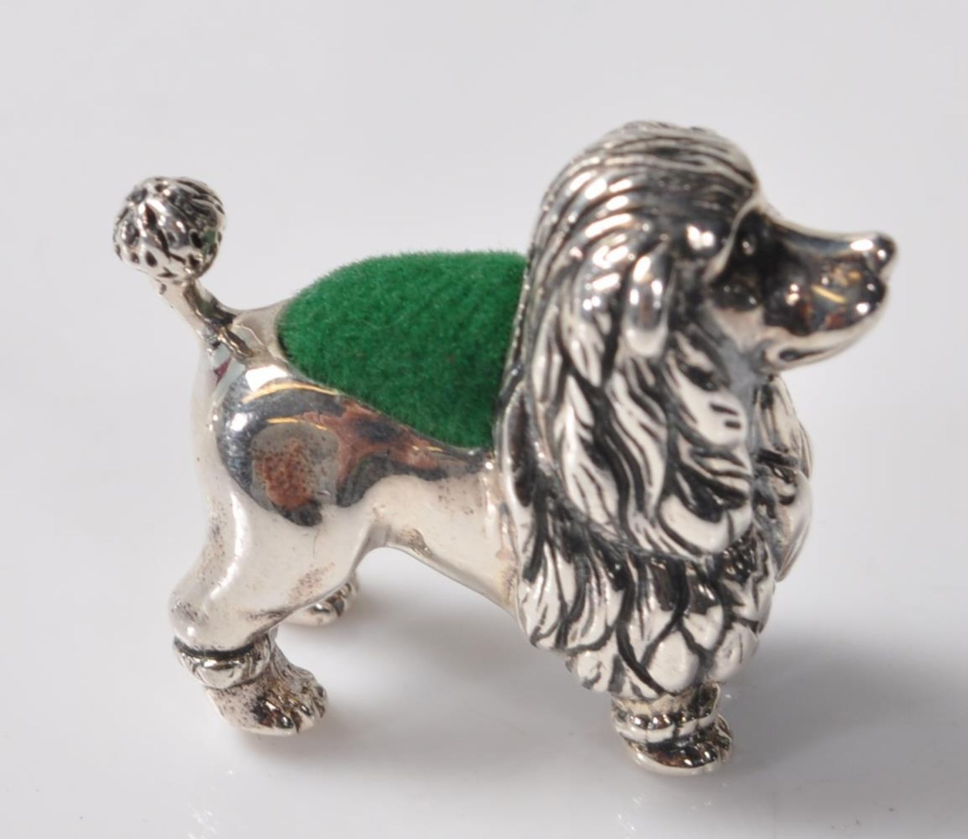 STAMPED 925 SILVER PIN CUSHION IN THE FORM OF A POODLE. - Image 4 of 5
