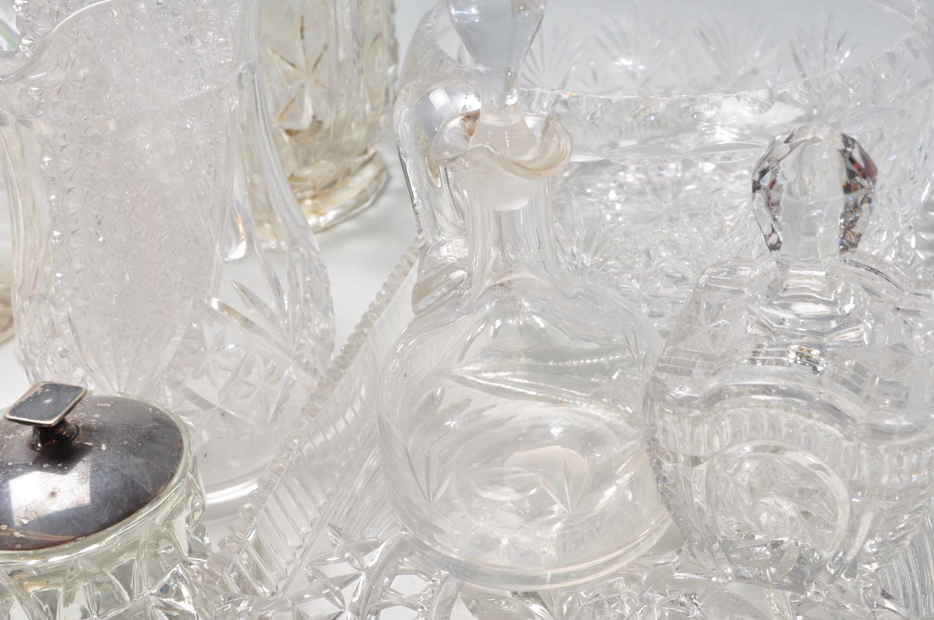 LARGE COLLECTION OF 20TH CENTURY CRYSTAL CUT GLASS - Image 11 of 11