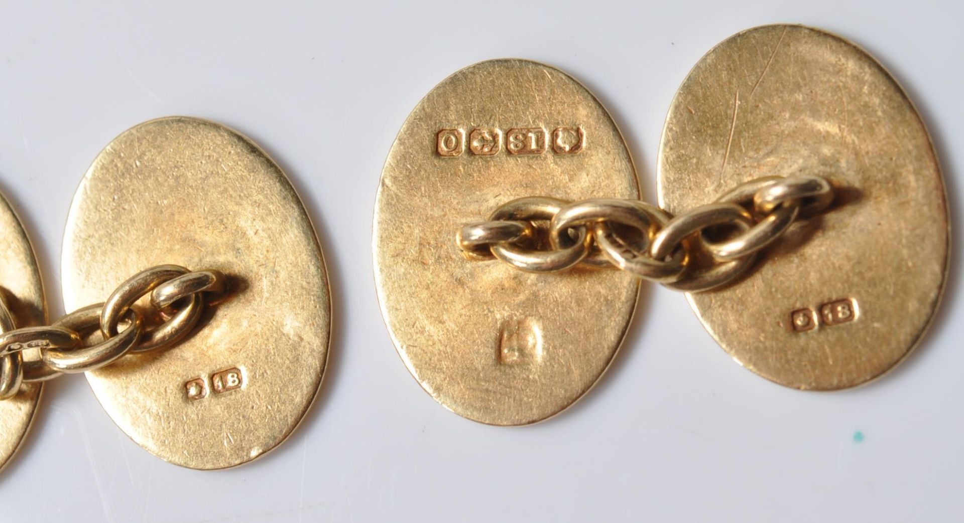 PAIR OF 18CT GOLD CUFFLINKS - Image 5 of 6