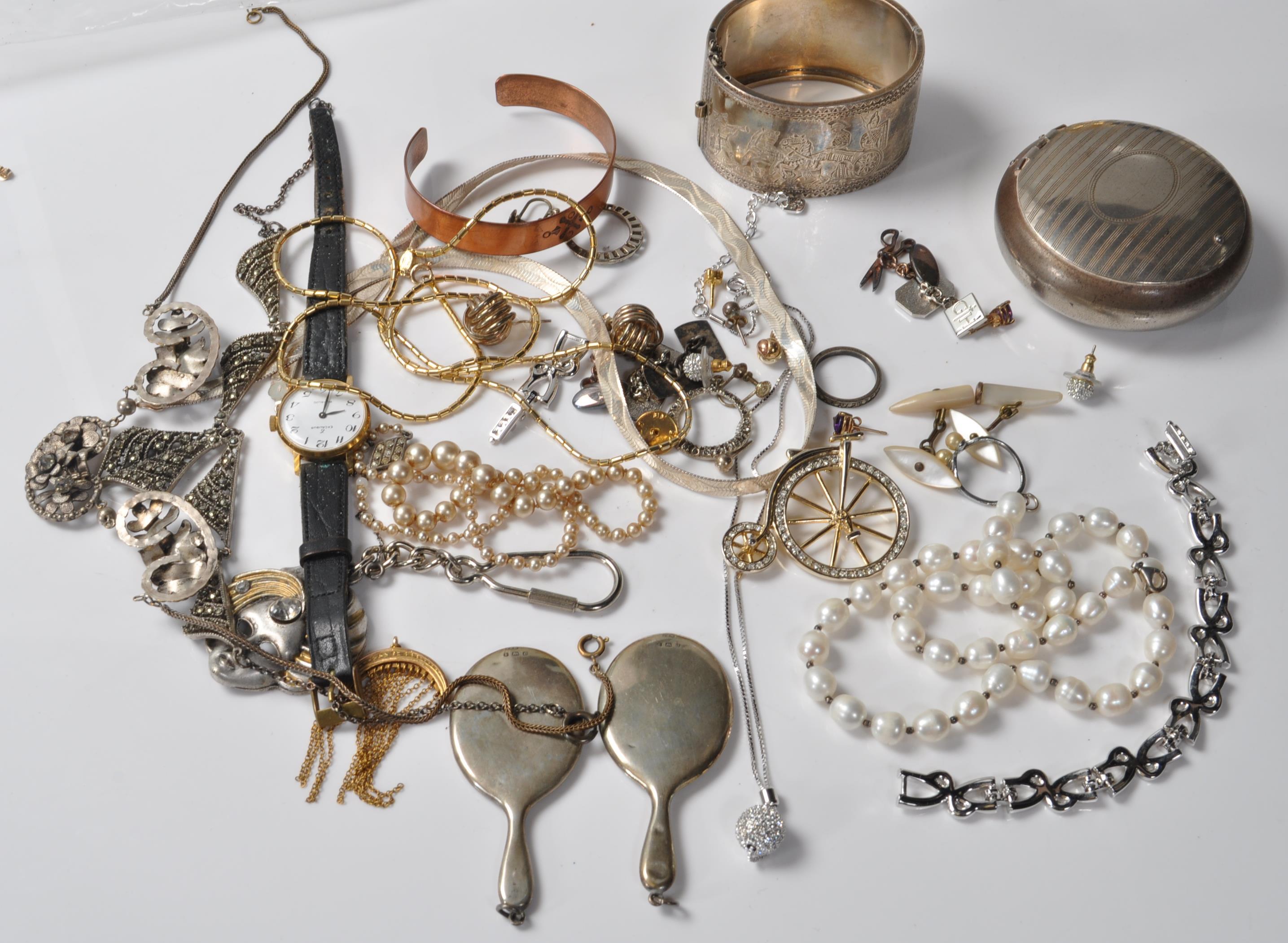 LARGE COLLECTION OF SILVER & JEWELLERY ITEMS