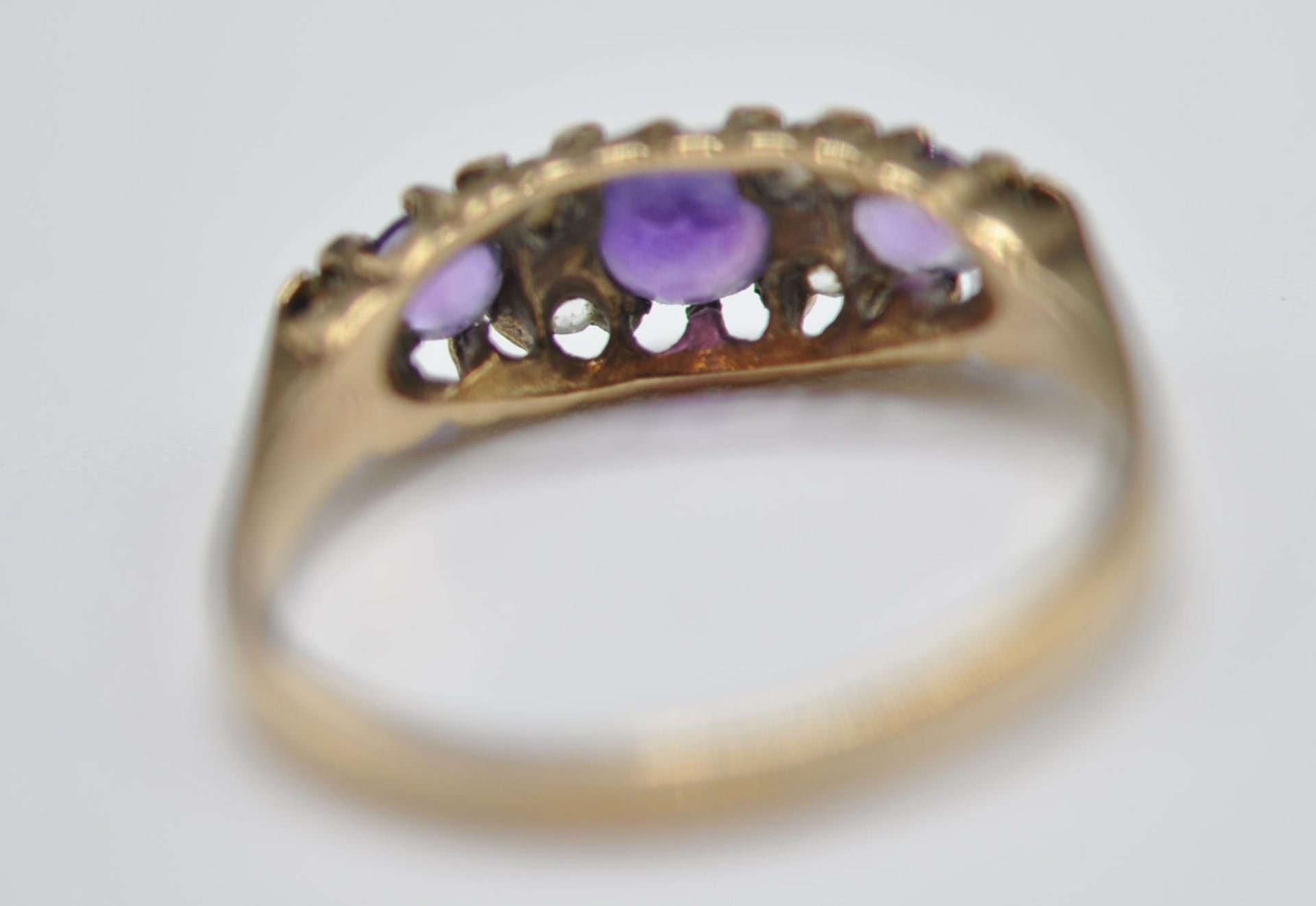 1920'S 9CT GOLD PURPLE AND WHITE STONE RING - Image 3 of 6