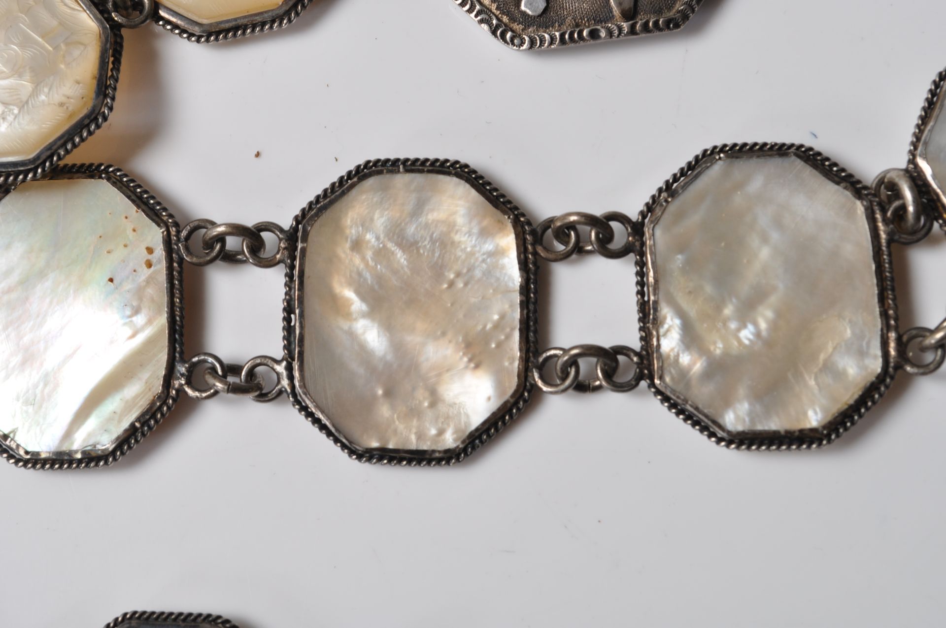 ANTIQUE CHINESE SILVER AND MOTHER OF PEARL BELT - Image 6 of 7