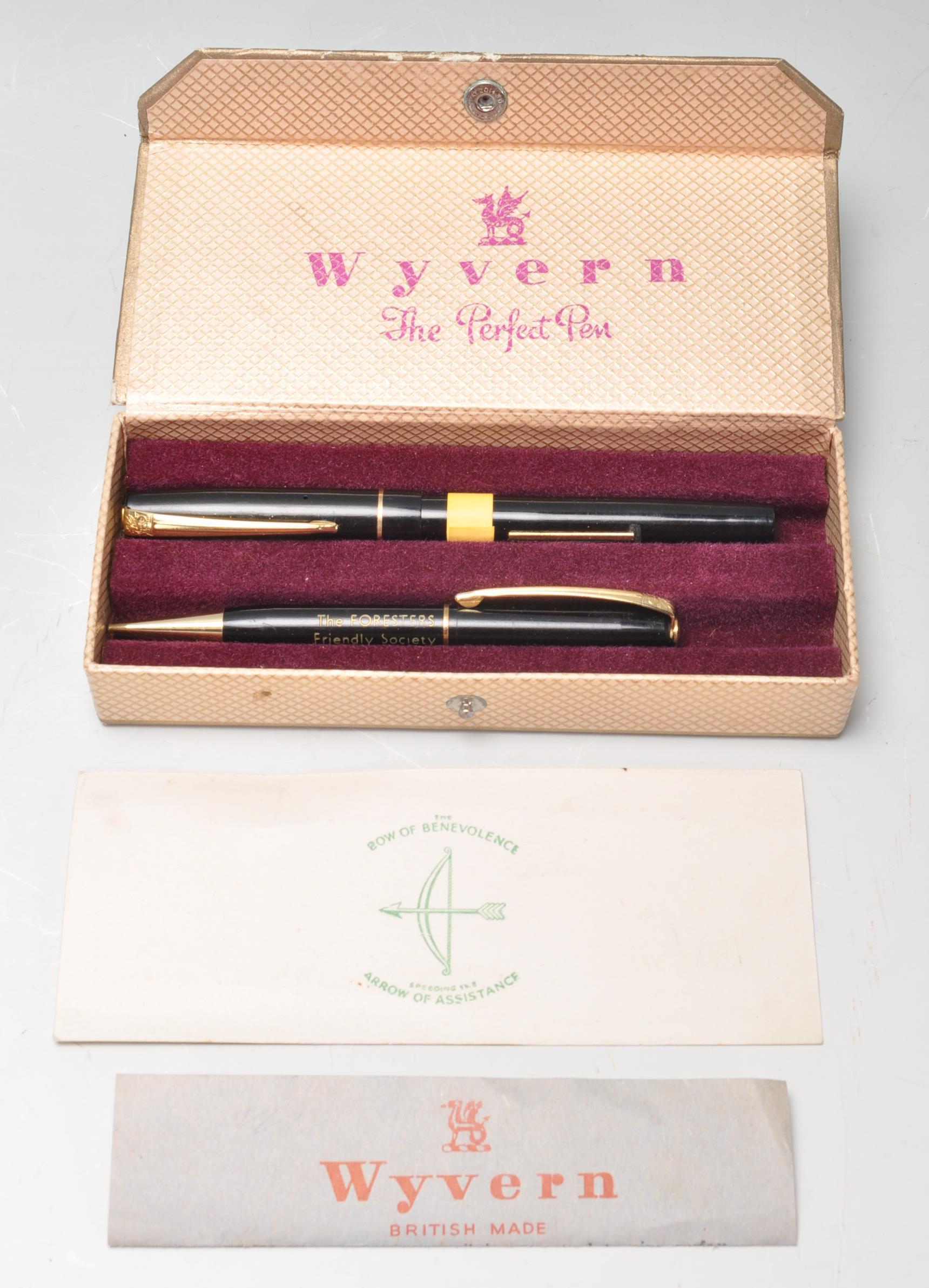 VINTAGE WYVERN BOXED PEN AND PENCIL SET