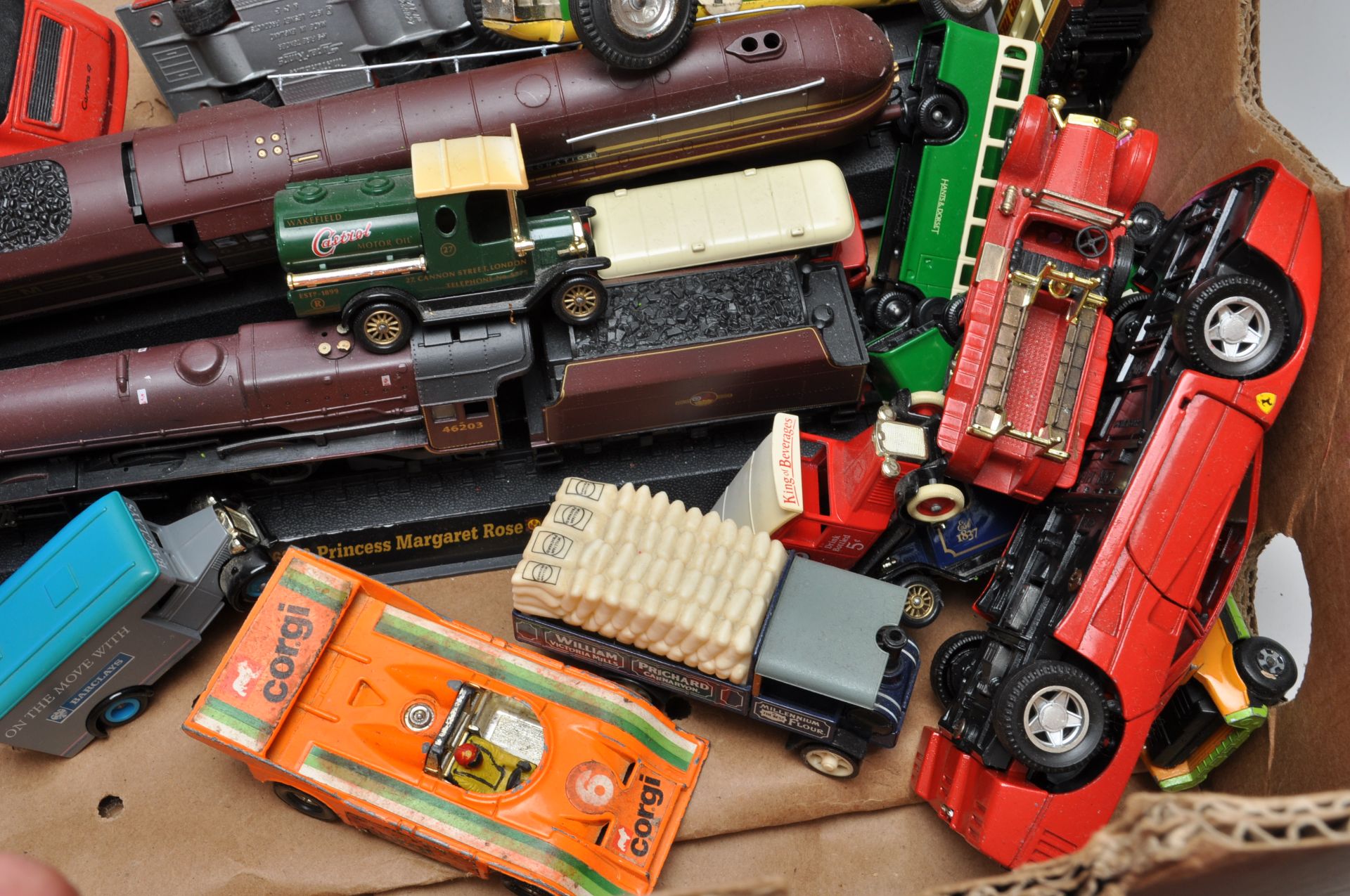 COLLECTION OF VINTAGE DIECAST VEHICLES - Image 5 of 10