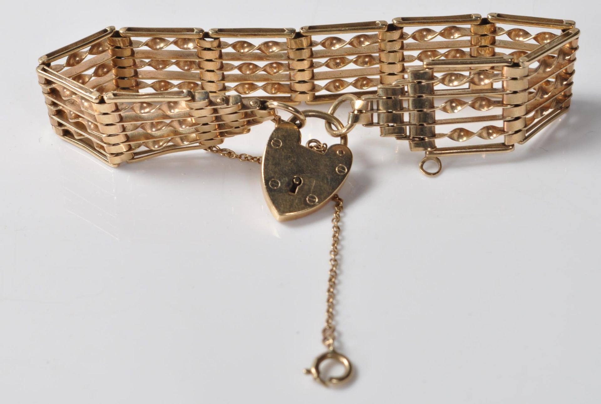 9CT GOLD GATE LINK HEART LOCK BRACELET