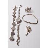 COLLECTION OF SILVER STAMPED 925 JEWELLERY ITEMS.