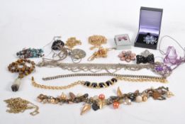 COLLECTION OF VINTAGE COSTUME JEWELLERY