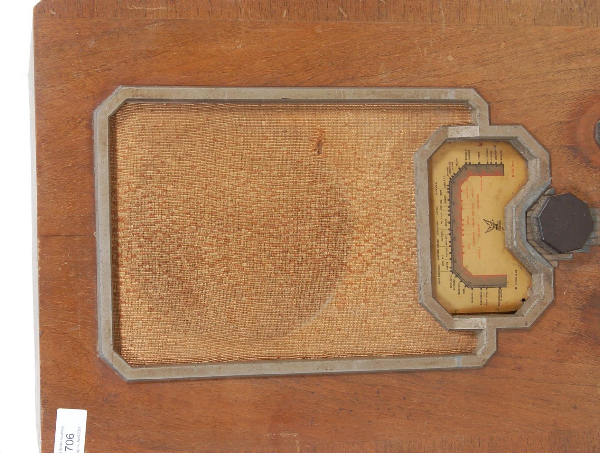 1930'S ART DECO WALNUT RADIOGRAM - Image 3 of 6