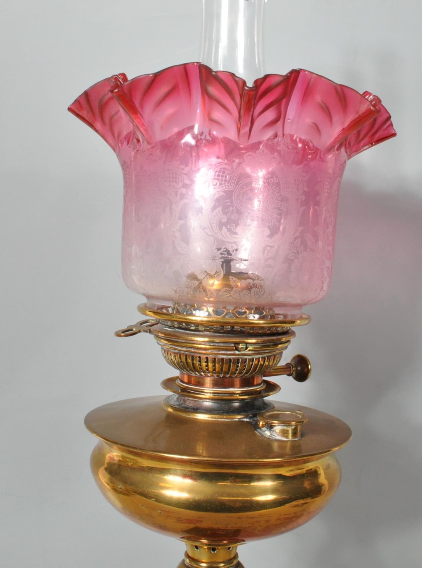 19TH CENTURY VICTORIAN BRASS OIL LAMP - Image 2 of 7