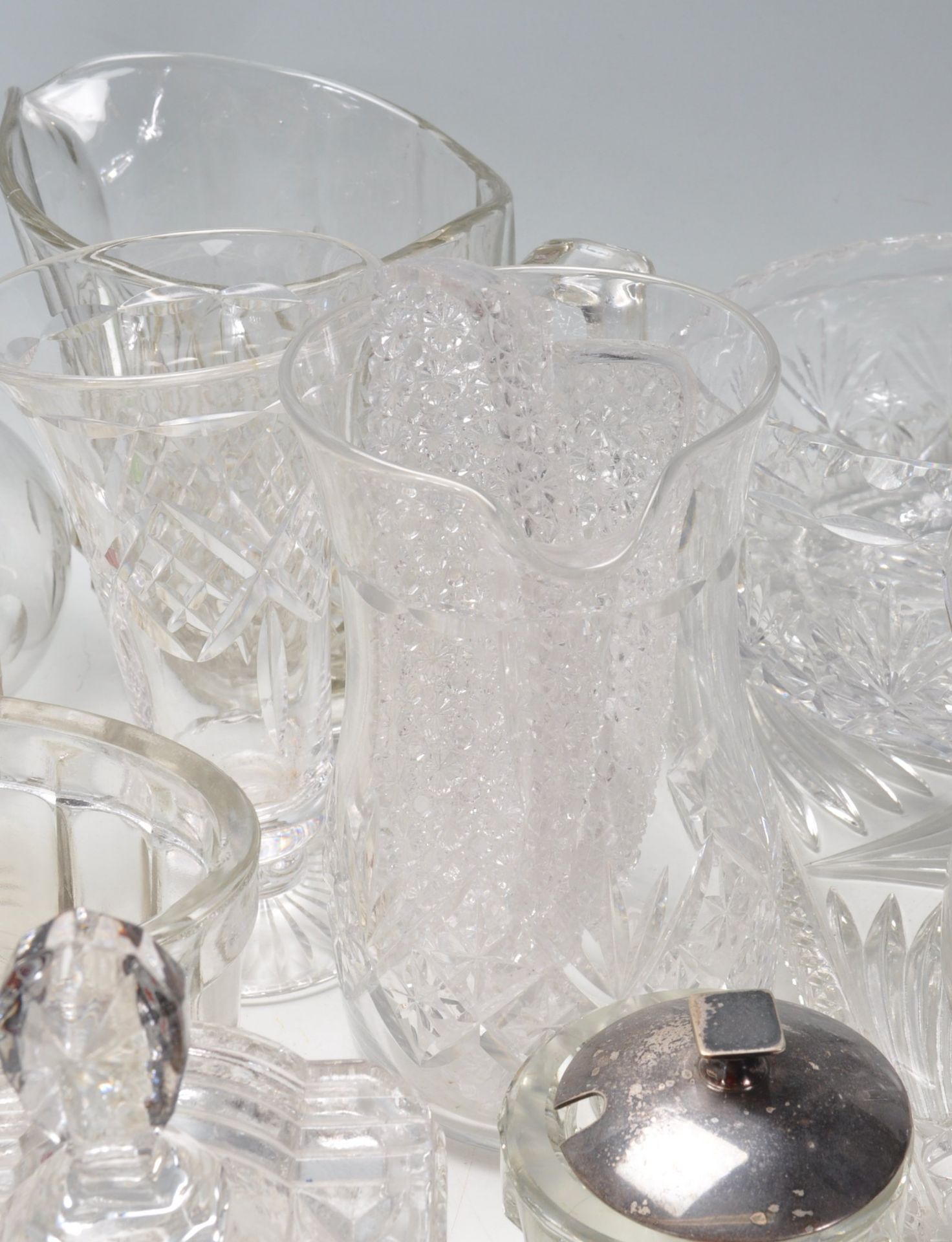 LARGE COLLECTION OF 20TH CENTURY CRYSTAL CUT GLASS - Image 9 of 11
