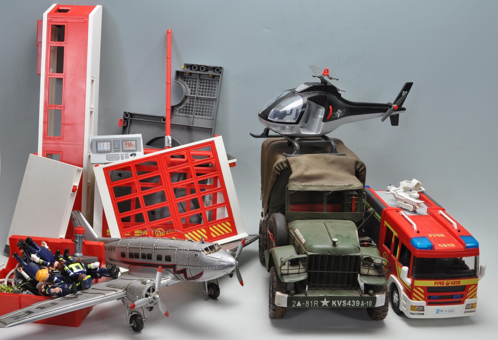 COLLECTION OF VINTAGE 20TH CENTURY TOYS