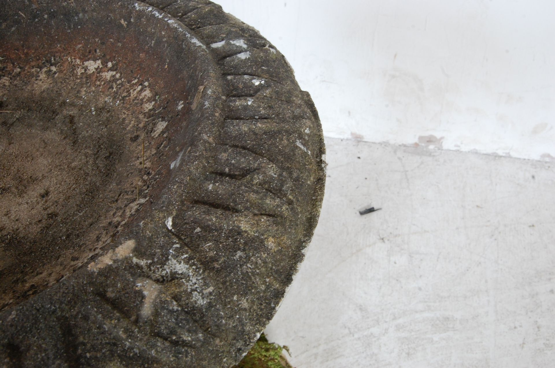 ANTIQUE STONE GARDEN BIRD BATH - Image 10 of 13