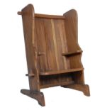 20TH CENTURY LARGE ELM LAMBING SETTLE BENCH