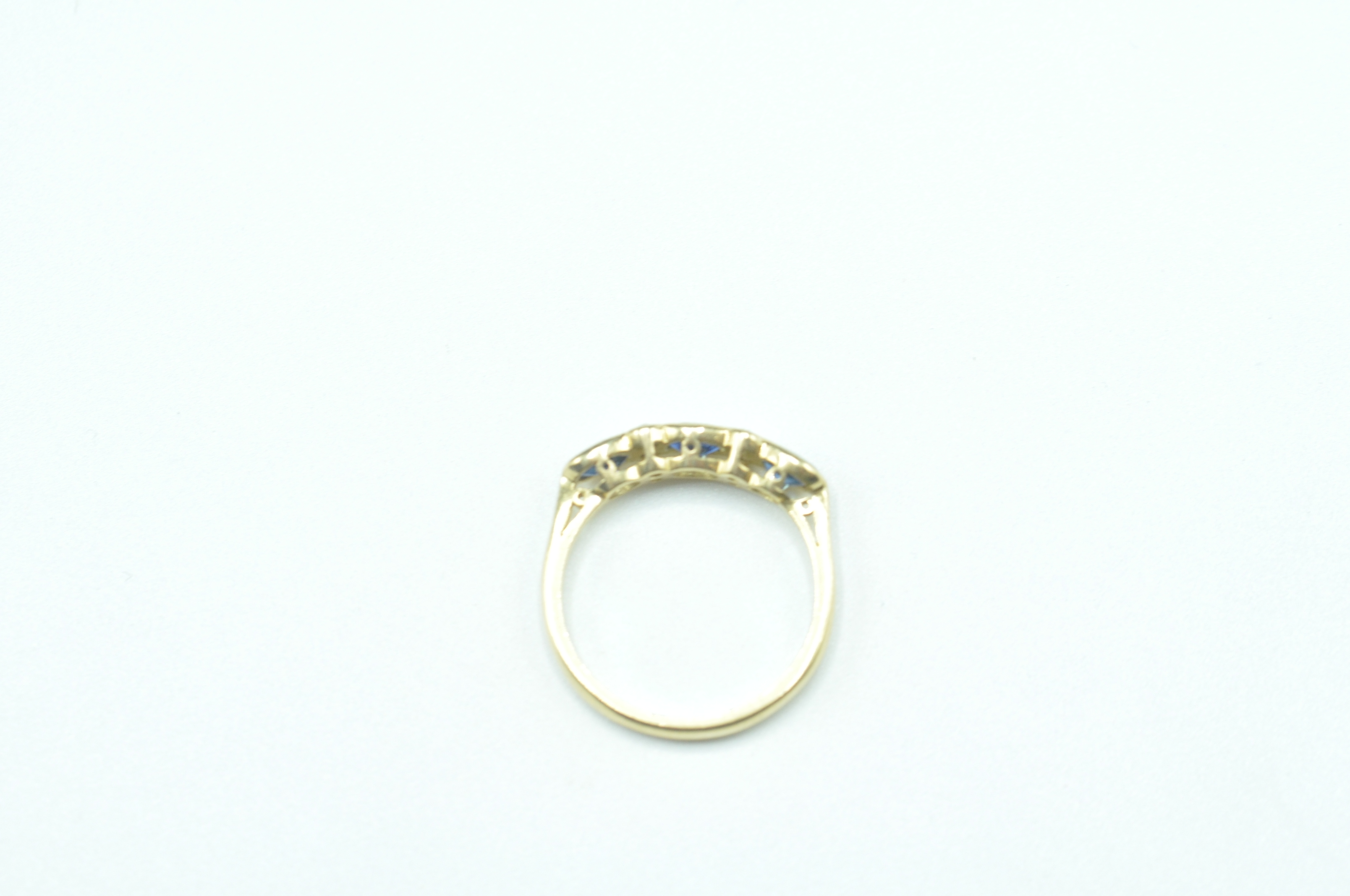 18CT GOLD SAPPHIRE & DIAMOND SEVEN STONE RING - Image 5 of 6