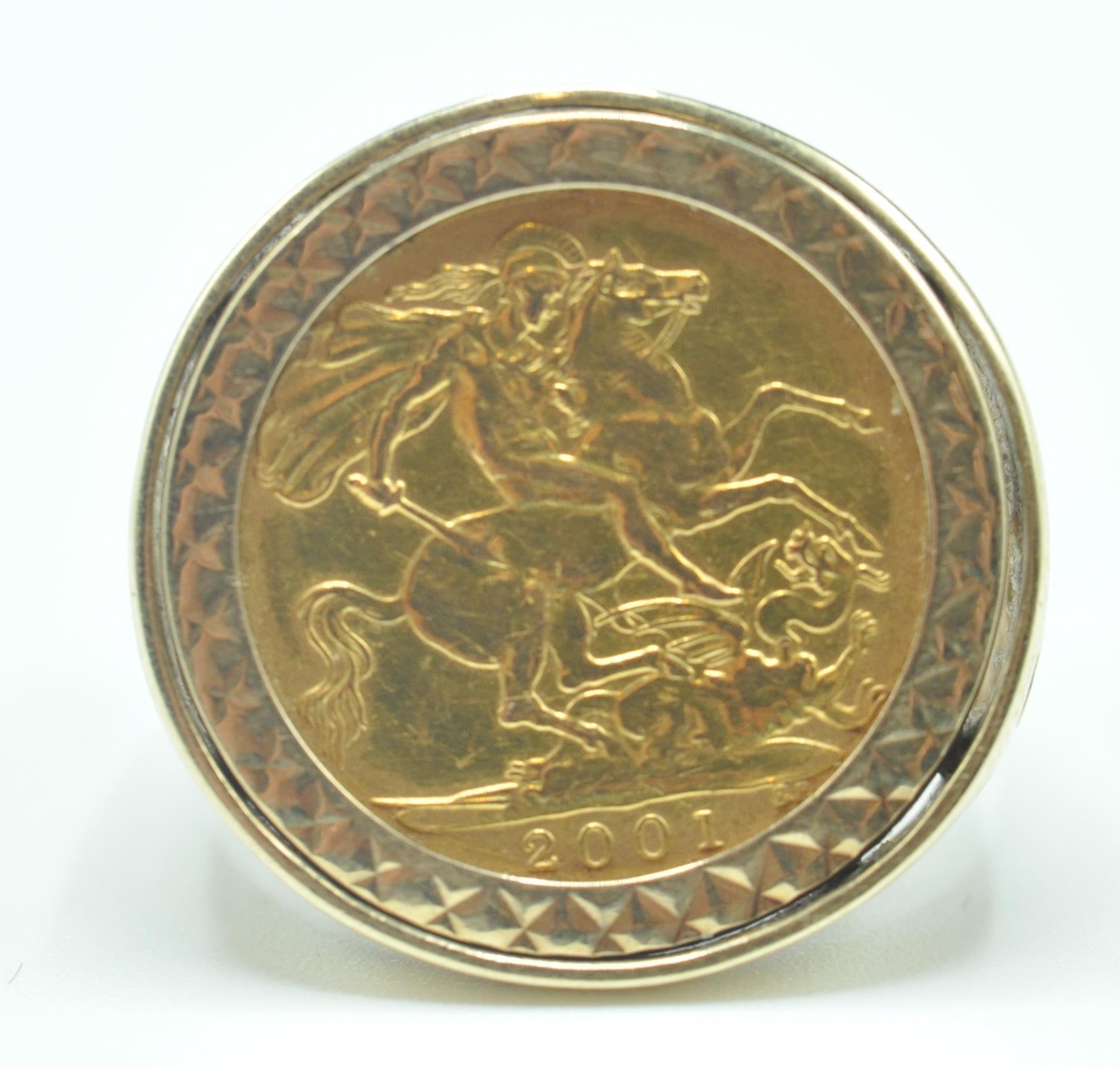 2001 HALF SOVEREIGN RING - Image 2 of 5