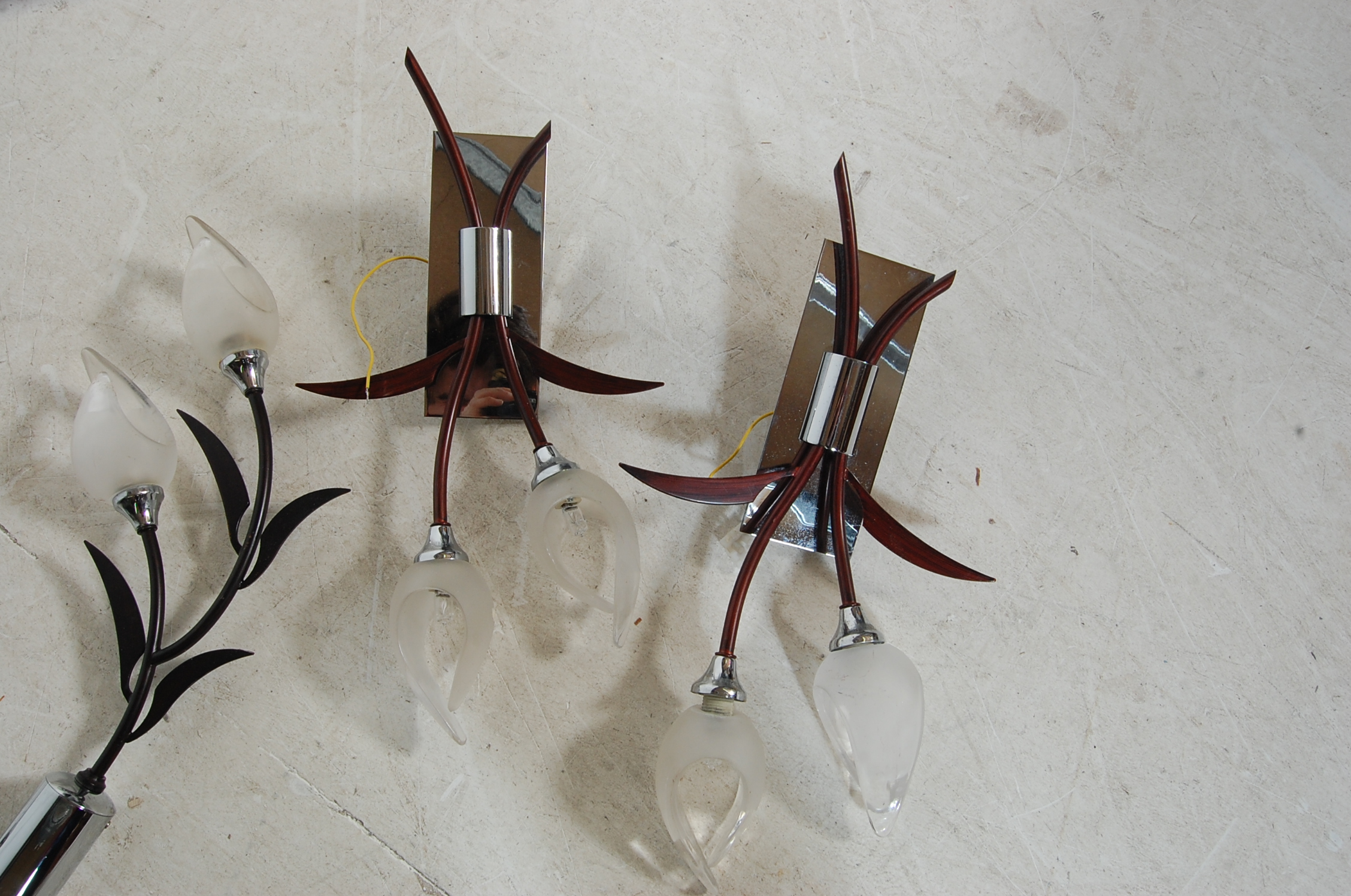 CONTEMPORARY WOODEN AND CHROME FLORAL LIGHTING SUI - Image 4 of 7